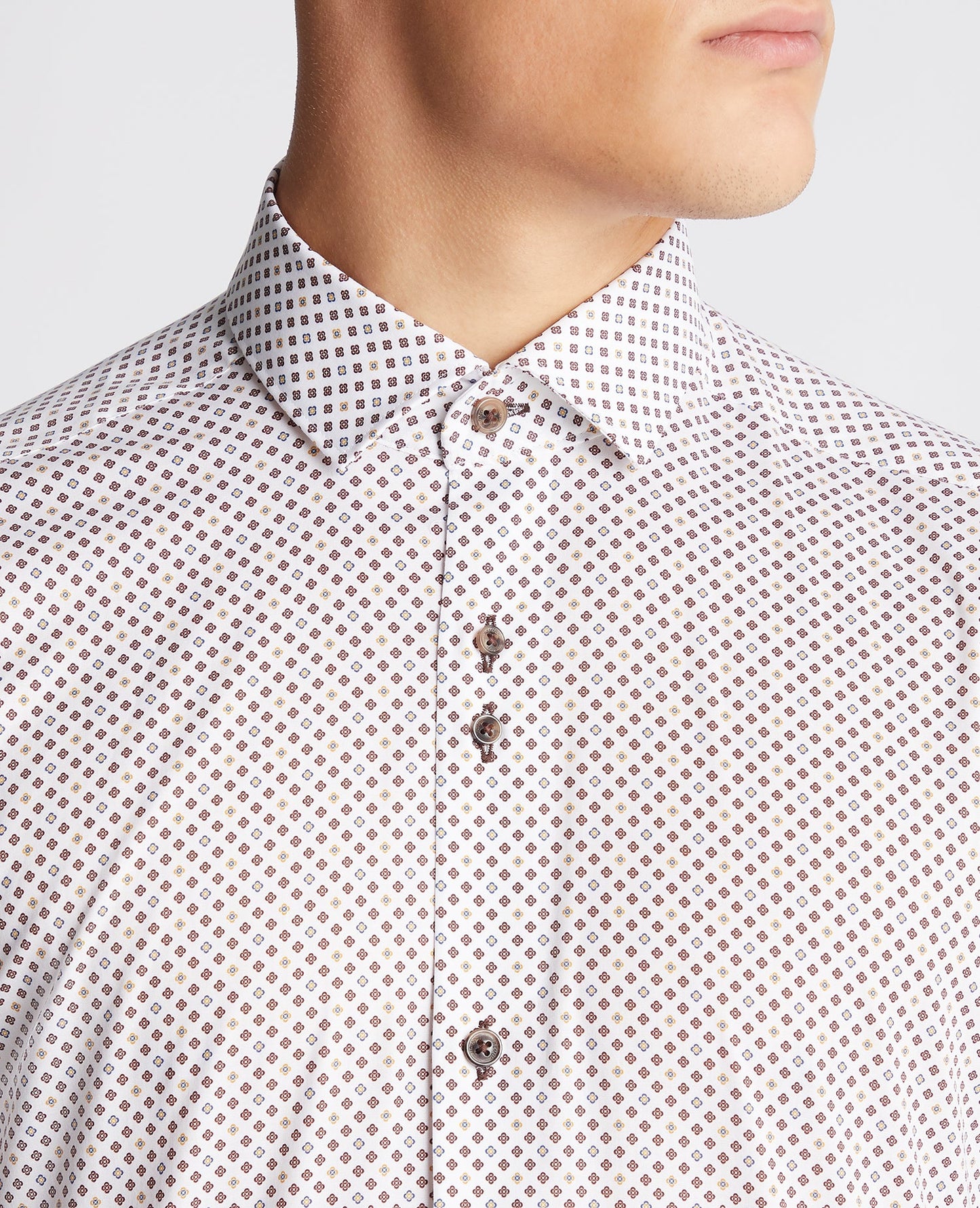 Man wearing a brown Slim Fit Print Cotton-Blend Stretch Shirt