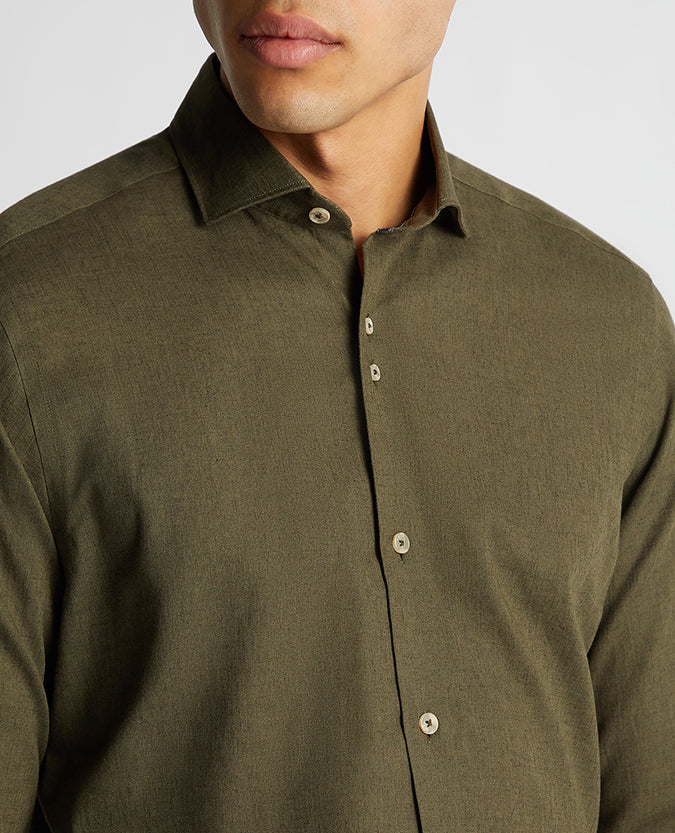Man wearing a green Tapered Fit Cotton Linen Mix Shirt