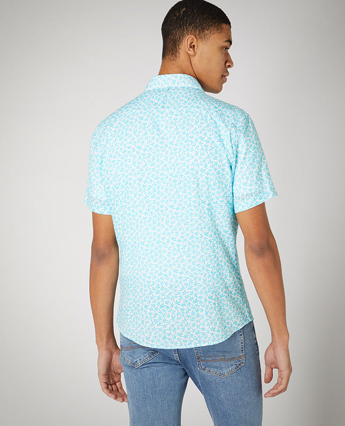 Man wearing a blue Slim Fit Print Cotton Short Sleeve Shirt