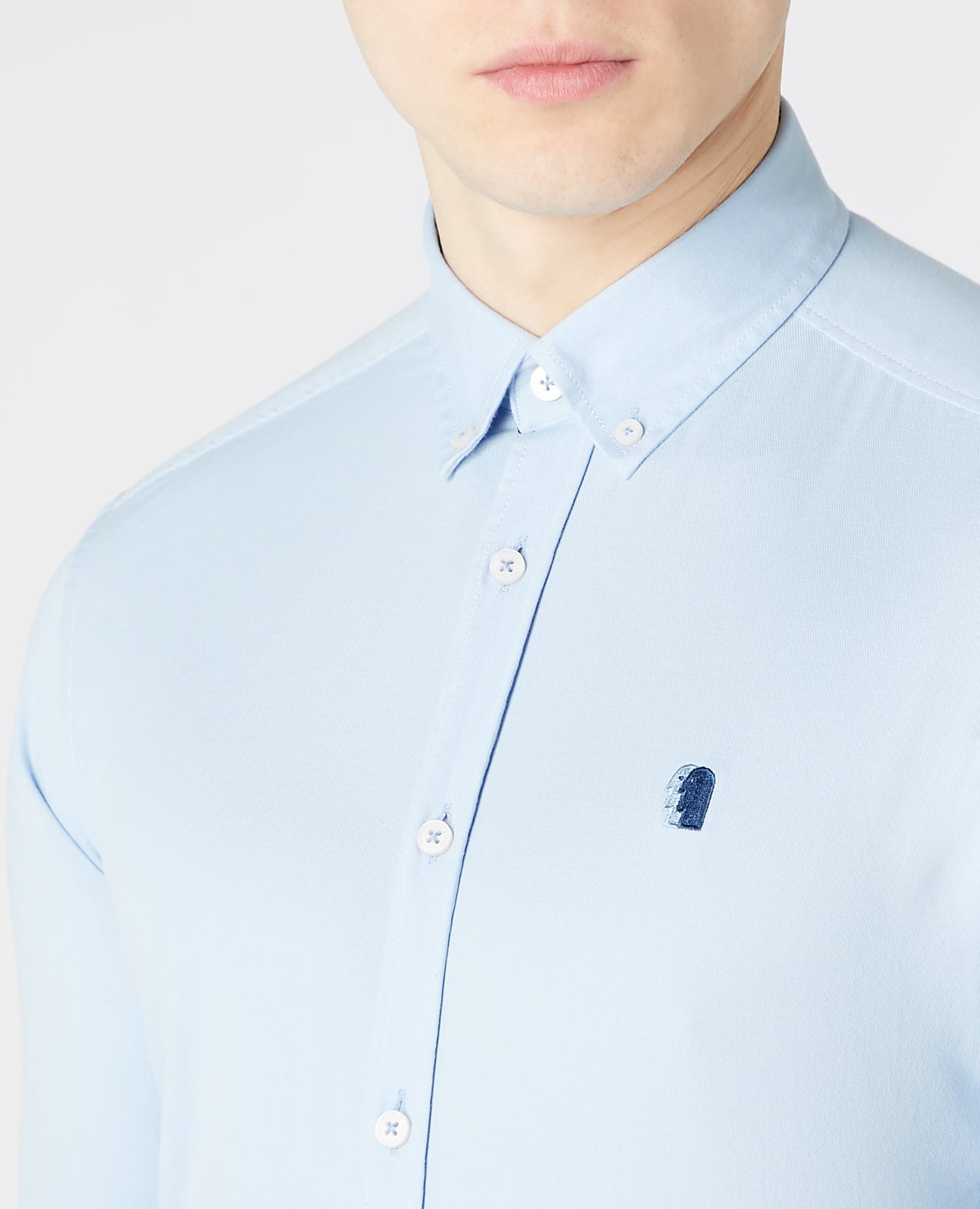 Man wearing a blue Slim Fit Cotton Stretch Shirt