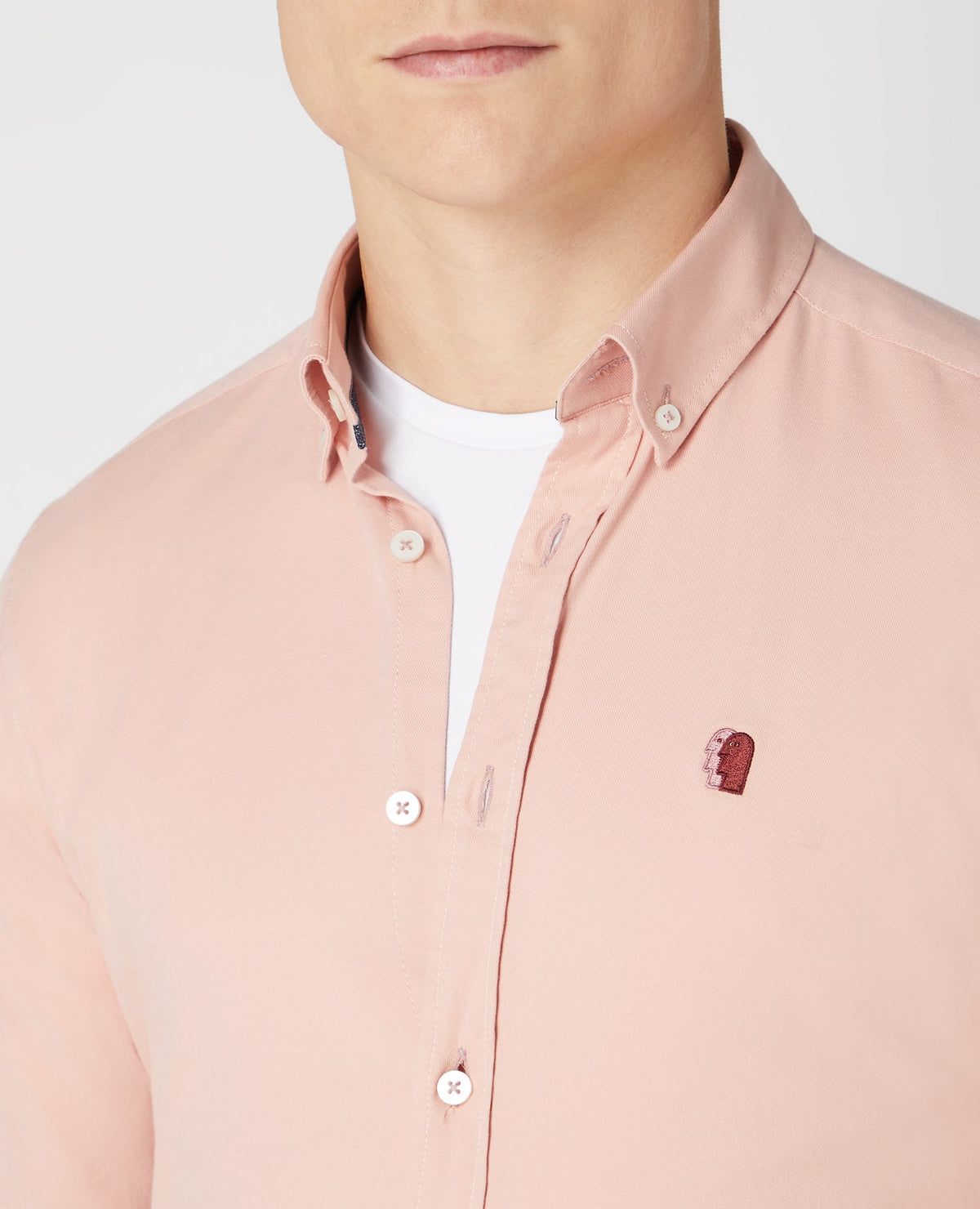 Man wearing a pink Slim Fit Cotton Stretch Shirt