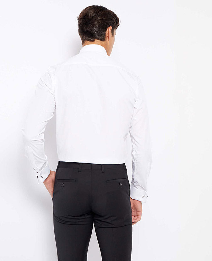 Man wearing a white Tapered Fit Cotton-Blend Wing Collar Shirt