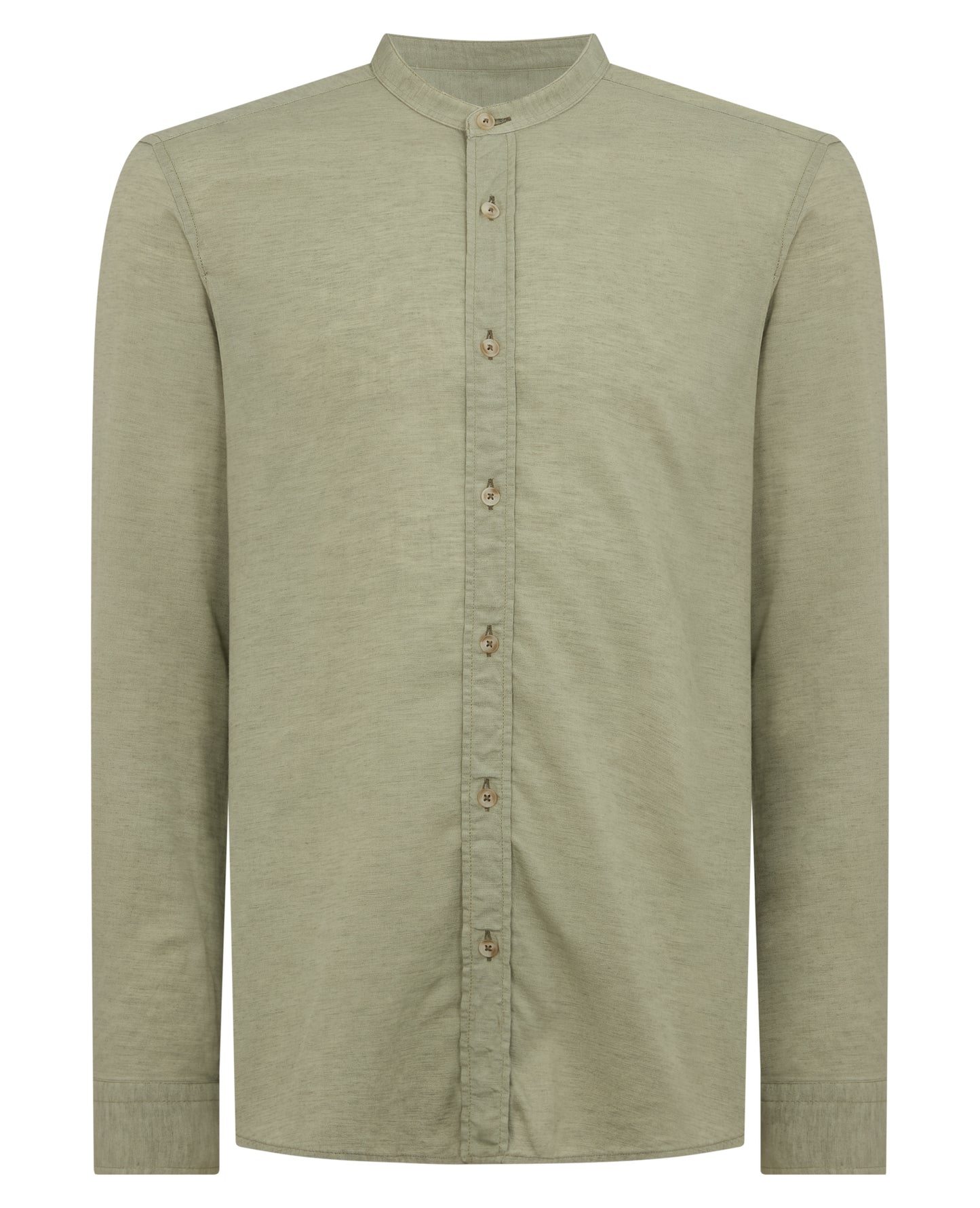 Man wearing a green Regular Fit Tencel-Blend Shirt