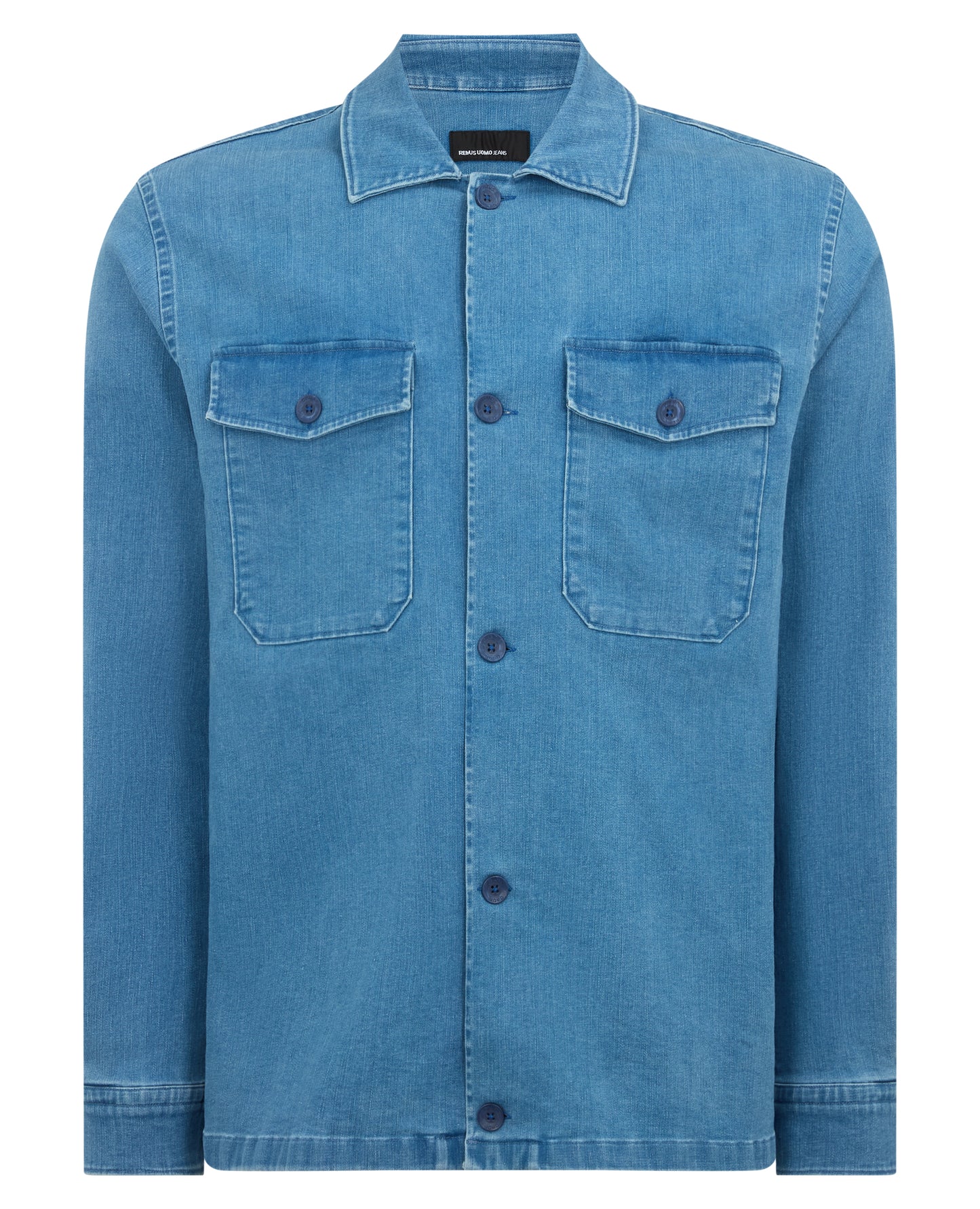 Man wearing a blue Regular Fit Cotton-Stretch Shirt