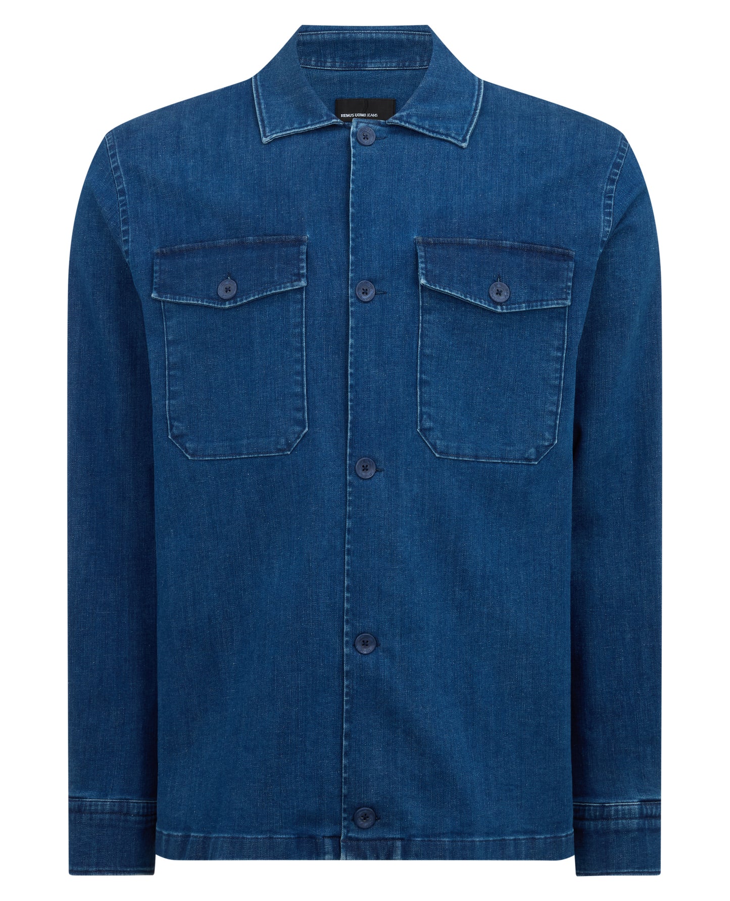 Man wearing a blue Regular Fit Cotton-Stretch Shirt