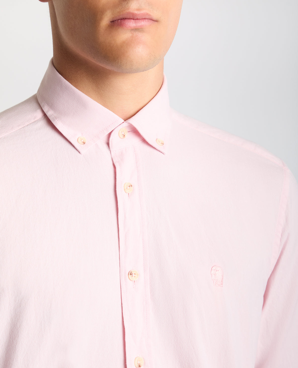 Man wearing a pink Tapered Fit Oxford Cotton Shirt