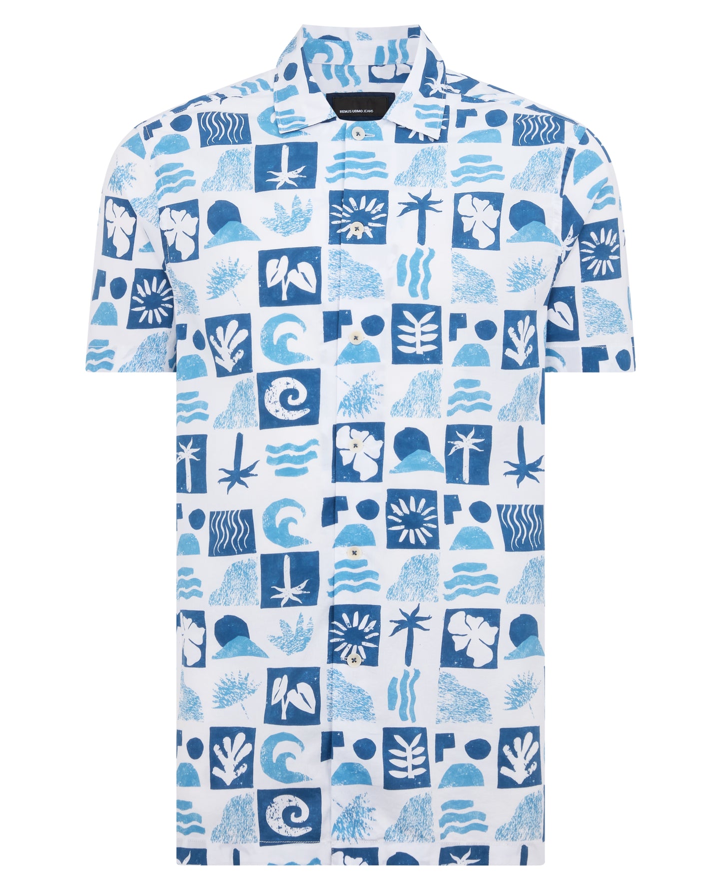 Man wearing a blue Tapered Fit Cotton-Stretch Printed Shirt