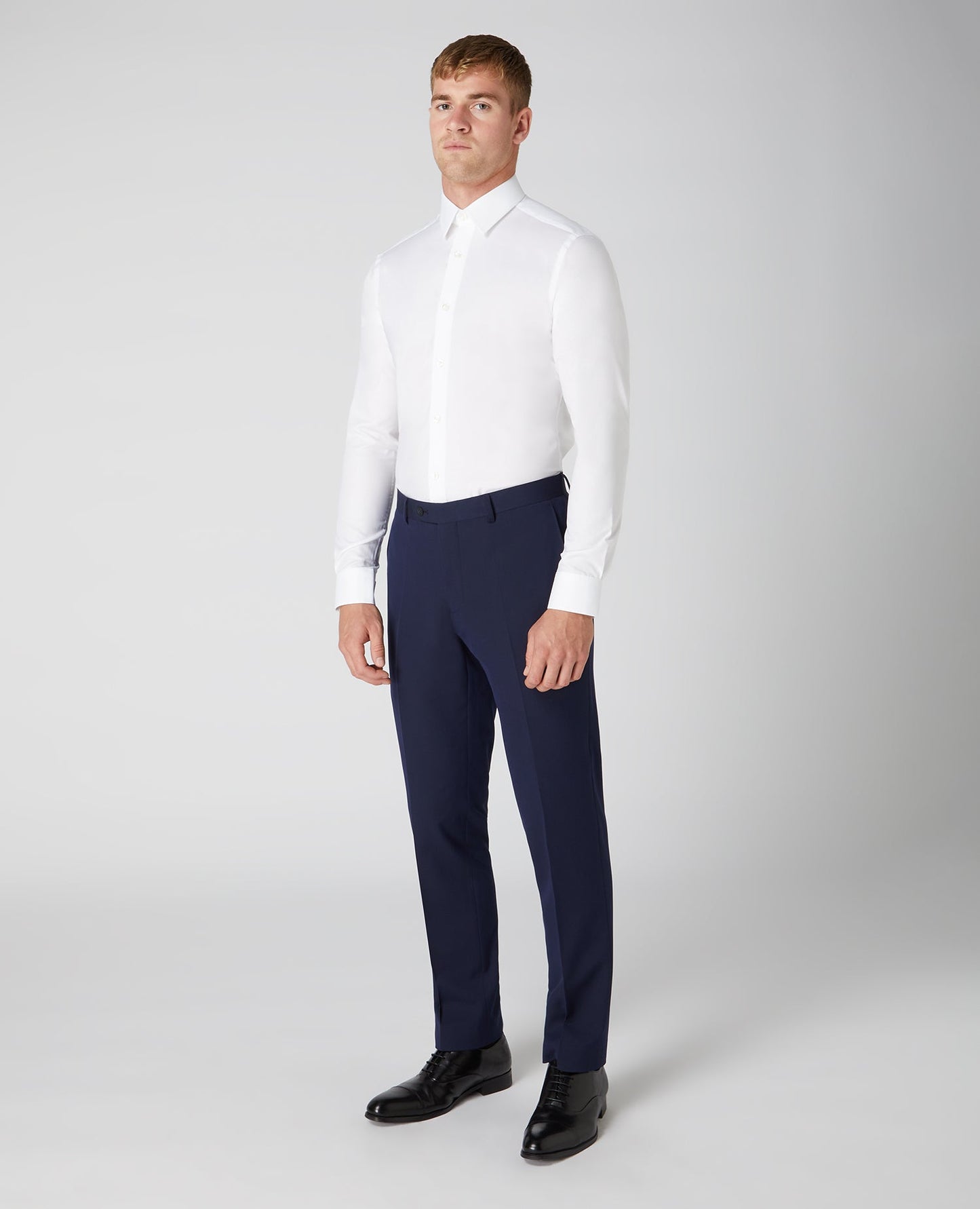 Man wearing a white Slim Fit Cotton Oxford Shirt