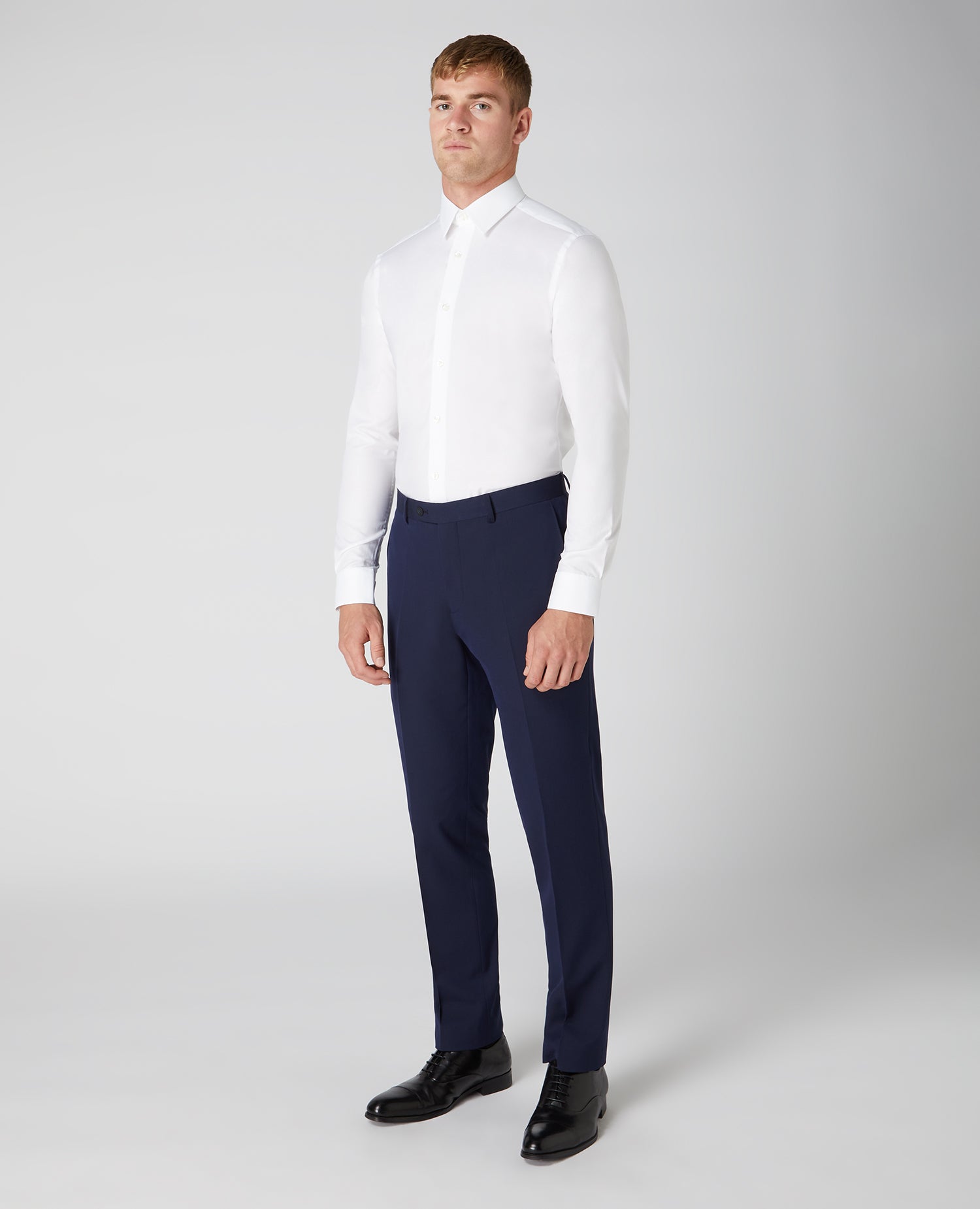 Man wearing a white Slim Fit Cotton Oxford Shirt