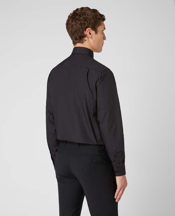 Man wearing a black Relaxed Fit Cotton-Blend Shirt