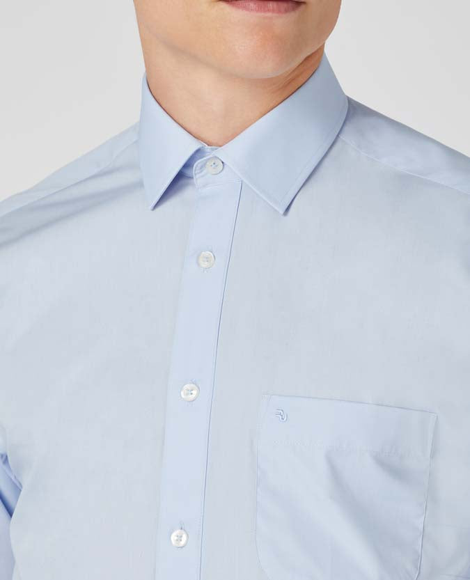 Man wearing a blue Relaxed Fit Cotton-Blend Shirt