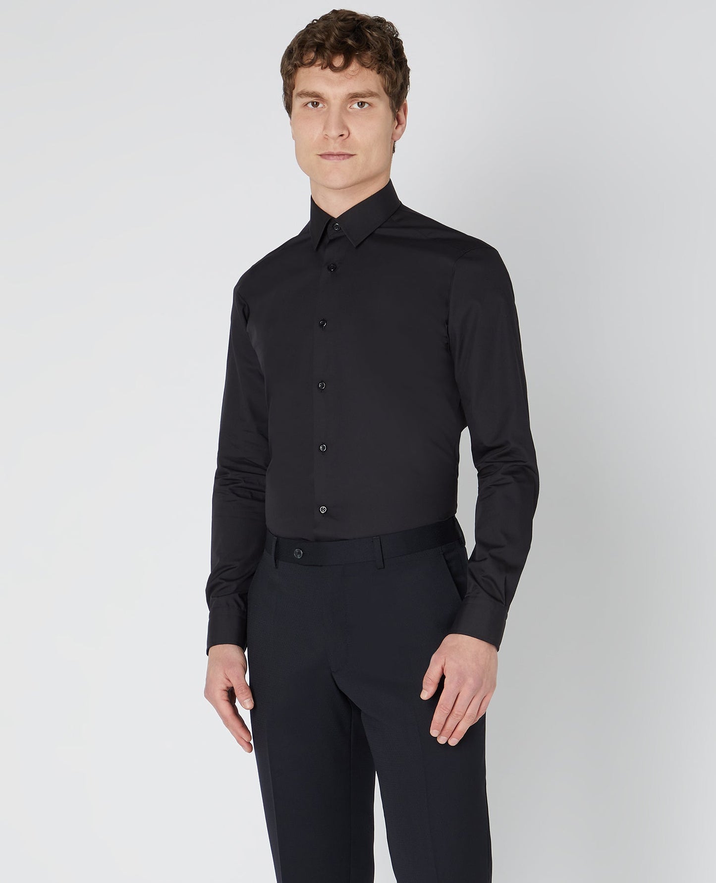 Man wearing a black Slim Fit Cotton-Blend Shirt