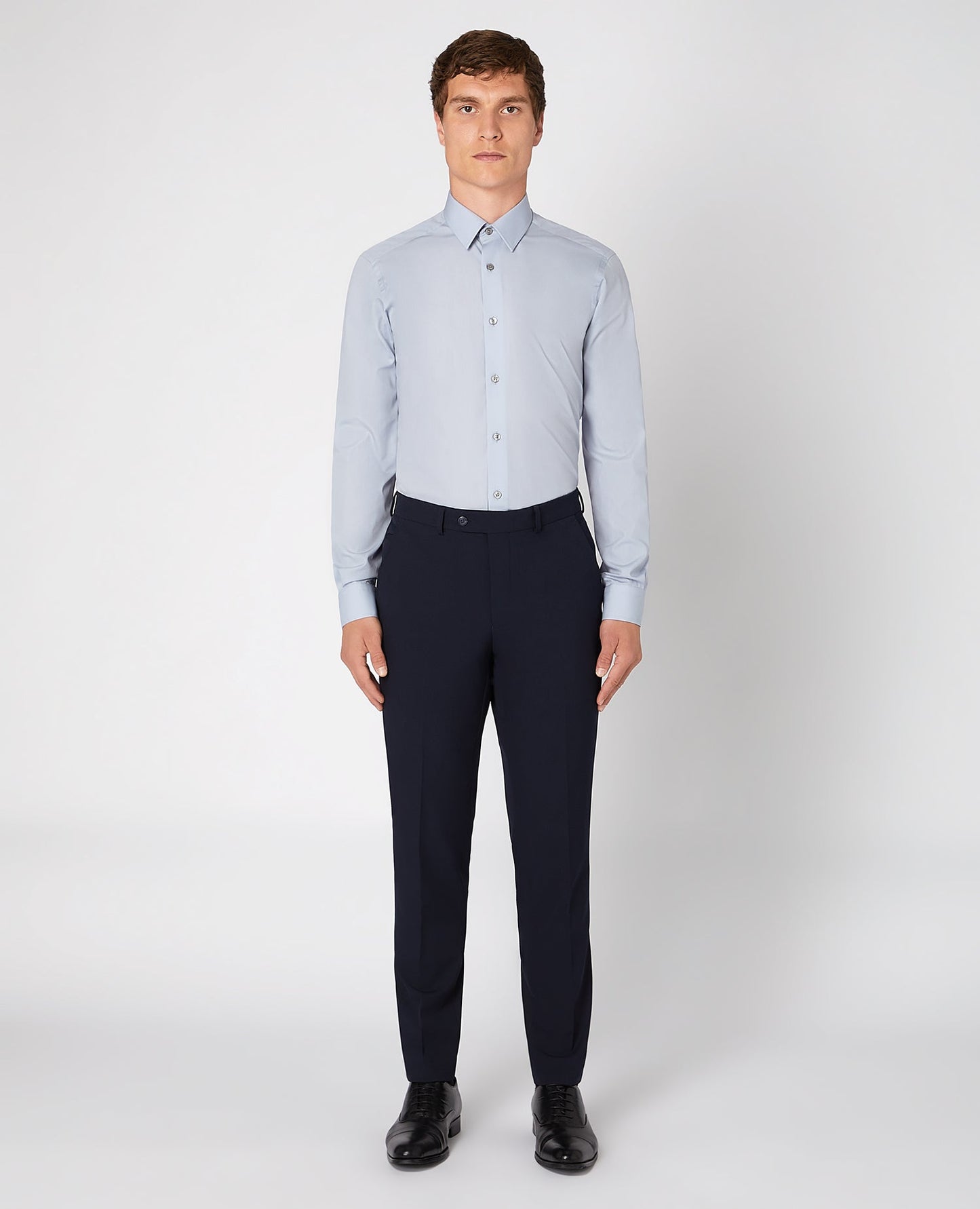 Man wearing a grey Slim Fit Cotton-Blend Shirt