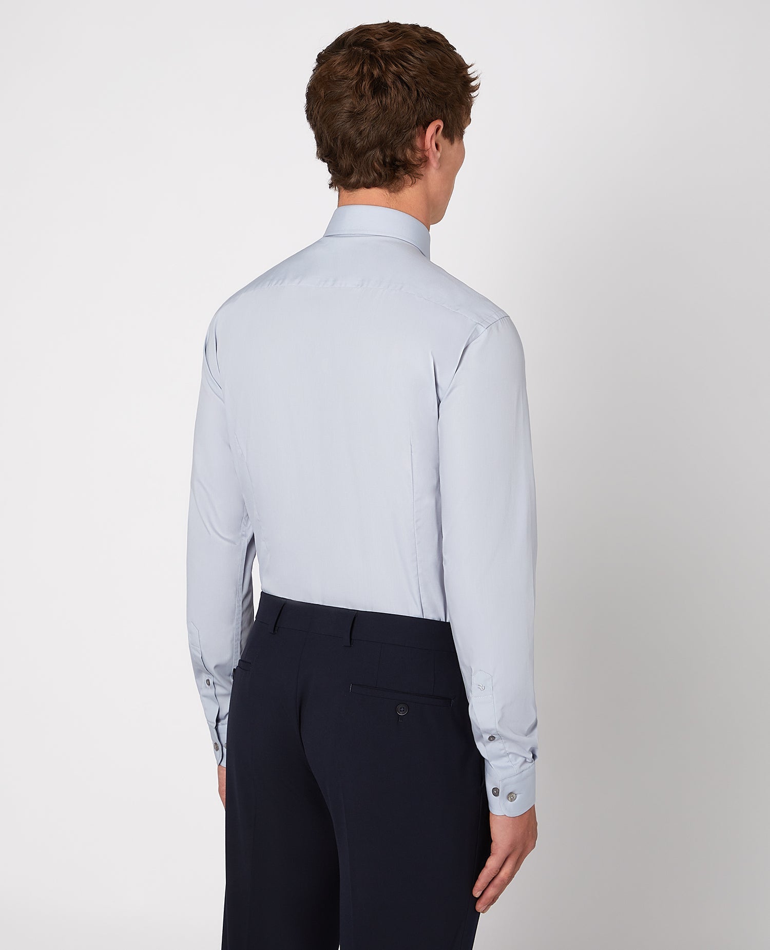 Man wearing a grey Slim Fit Cotton-Blend Shirt