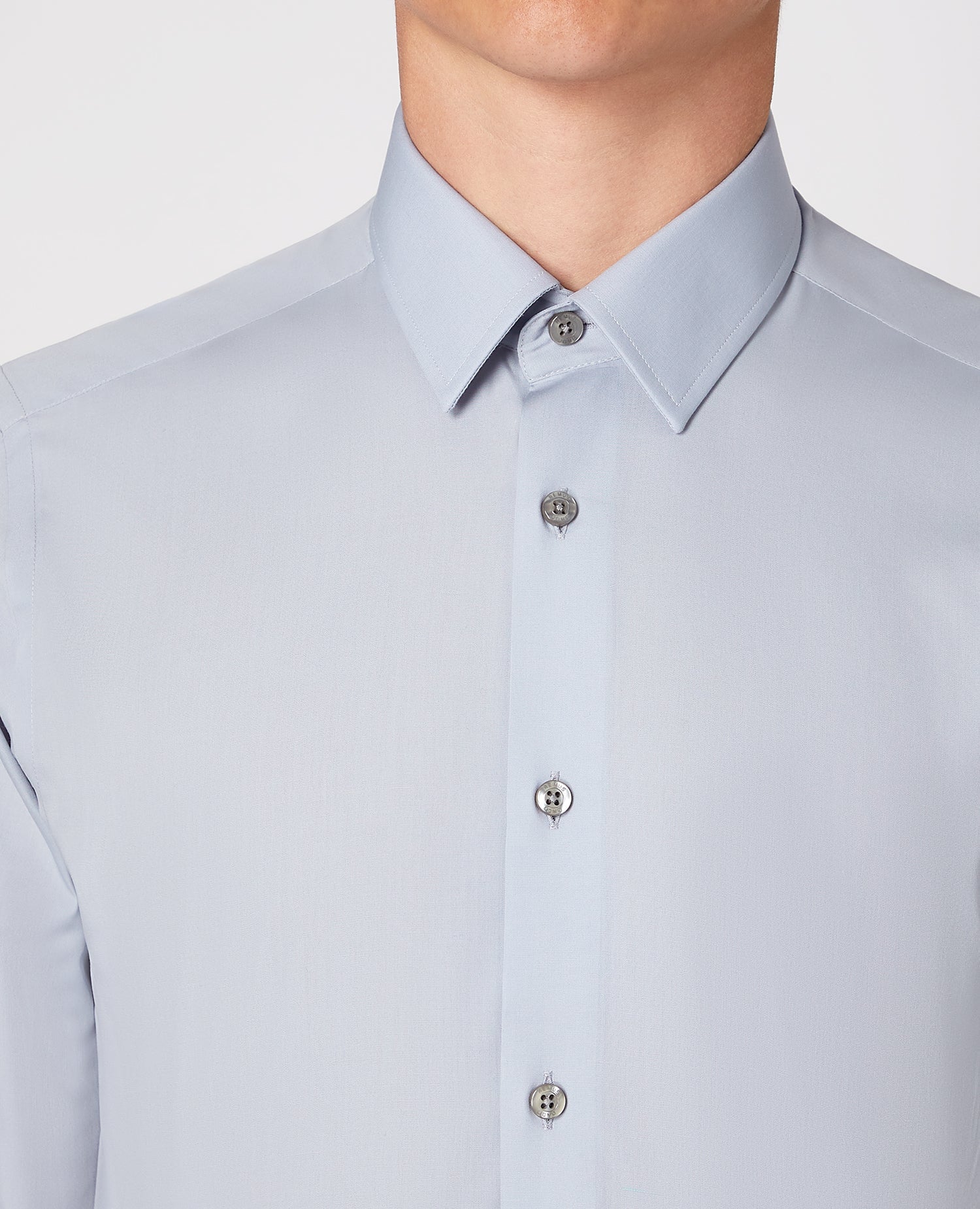 Man wearing a grey Slim Fit Cotton-Blend Shirt