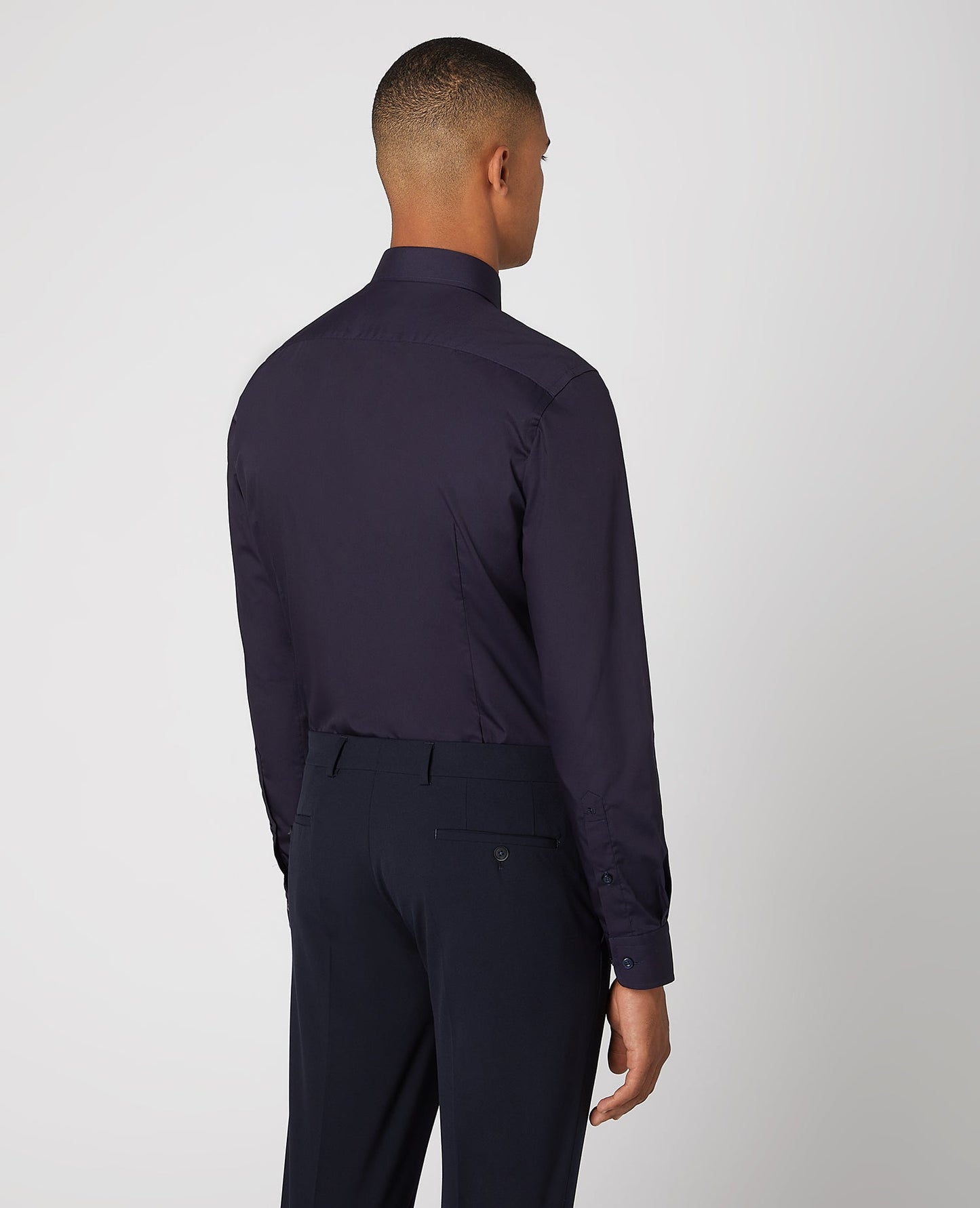 Man wearing a navy Slim Fit Cotton-Blend Shirt