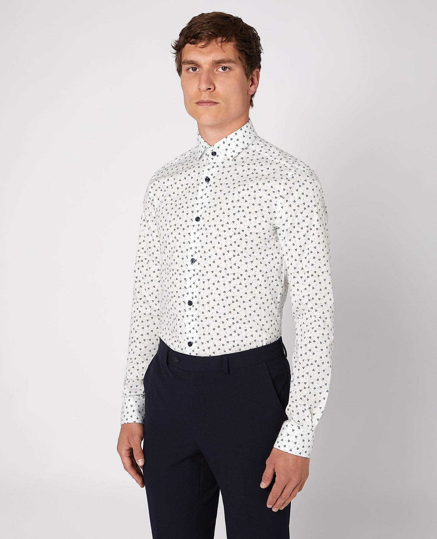 Man wearing a blue Slim Fit Print Cotton-Blend Stretch Shirt