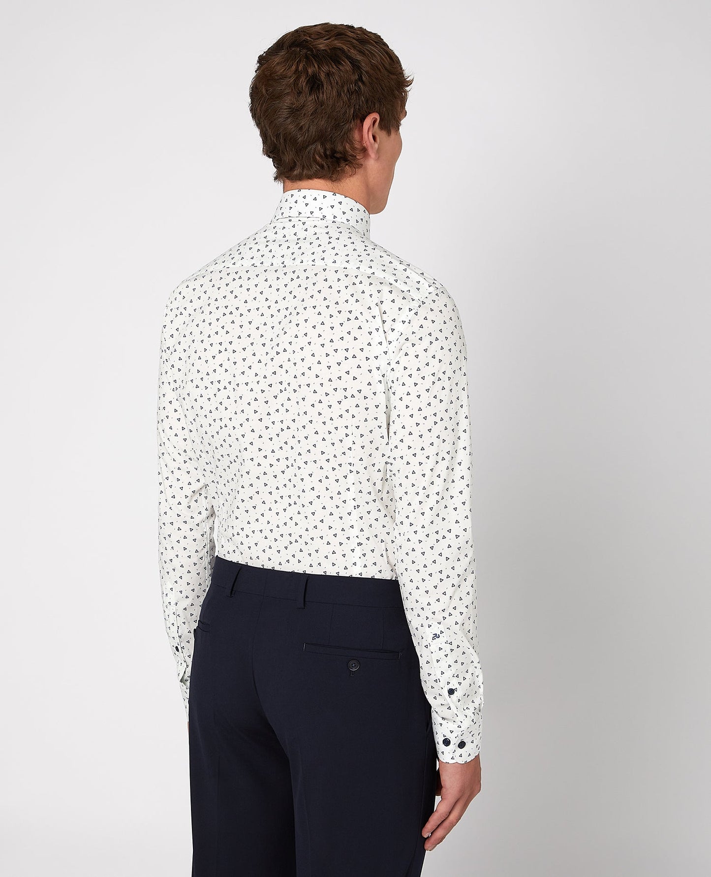 Man wearing a blue Slim Fit Print Cotton-Blend Stretch Shirt