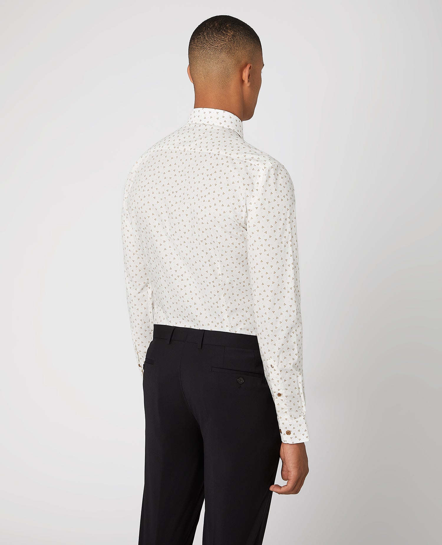 Man wearing a brown Slim Fit Print Cotton-Blend Stretch Shirt