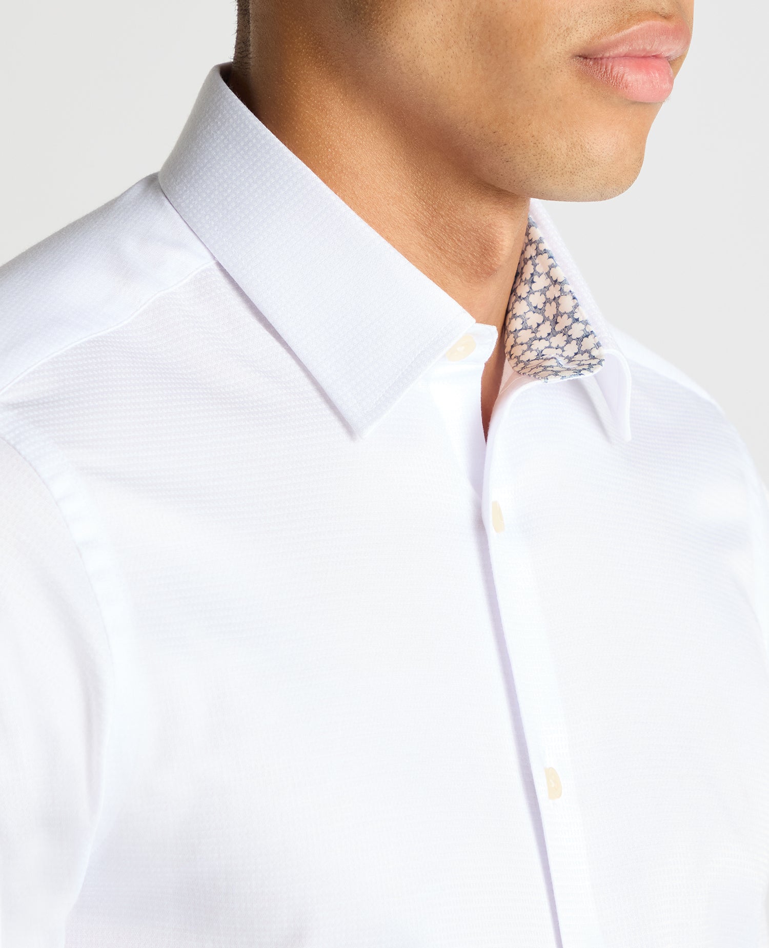 Man wearing a white Slim Fit Cotton Stretch Jacquard Shirt