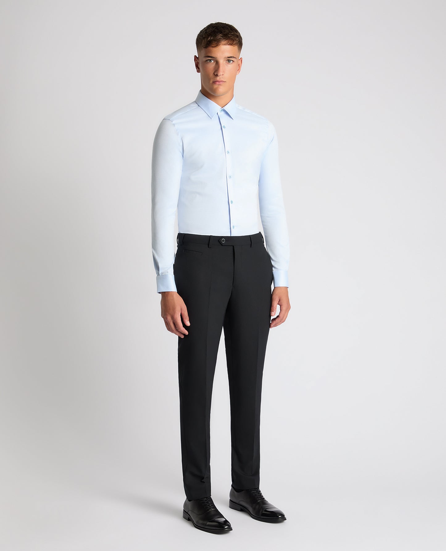 Man wearing a blue Slim Fit Cotton Stretch Jacquard Shirt
