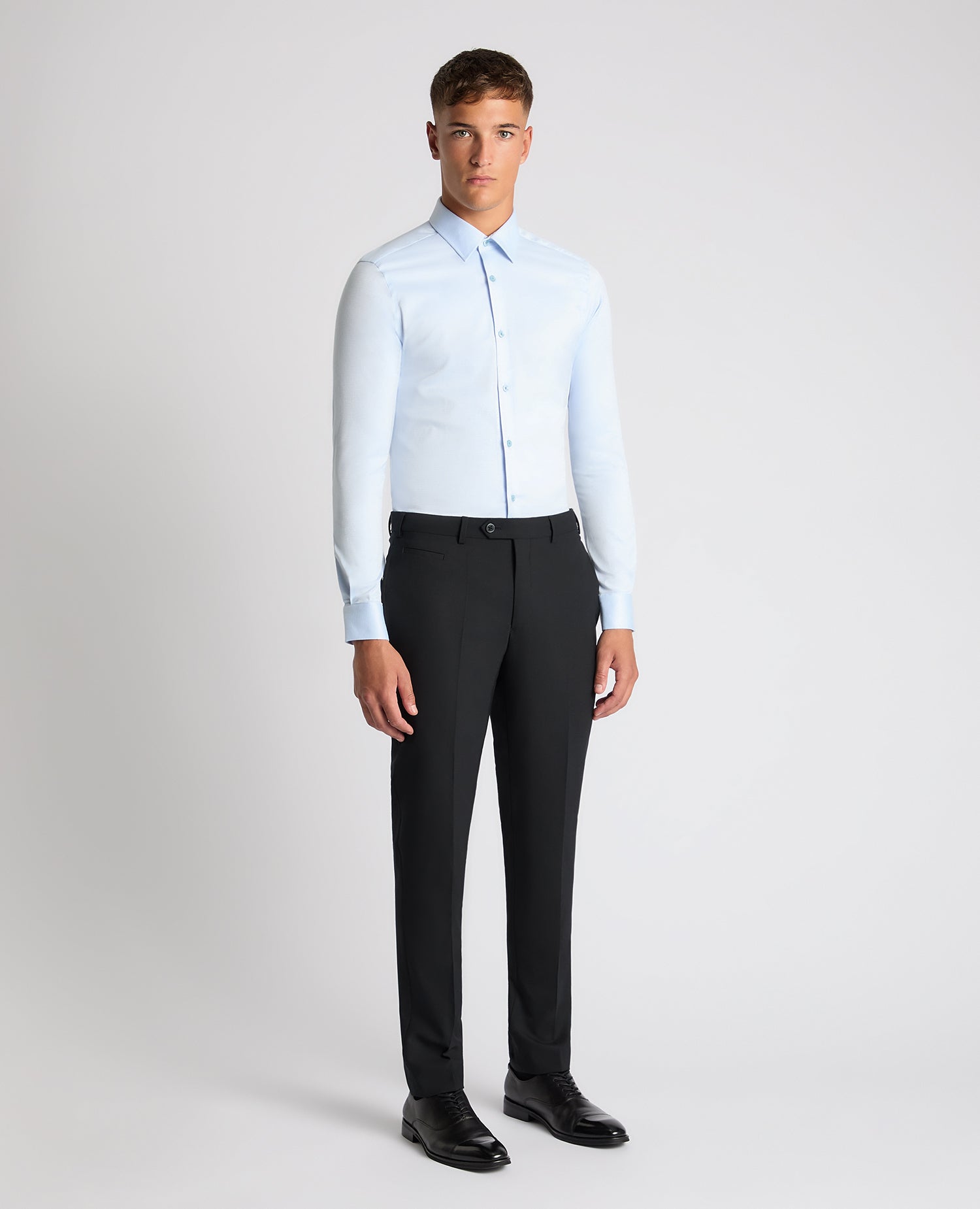 Man wearing a blue Slim Fit Cotton Stretch Jacquard Shirt