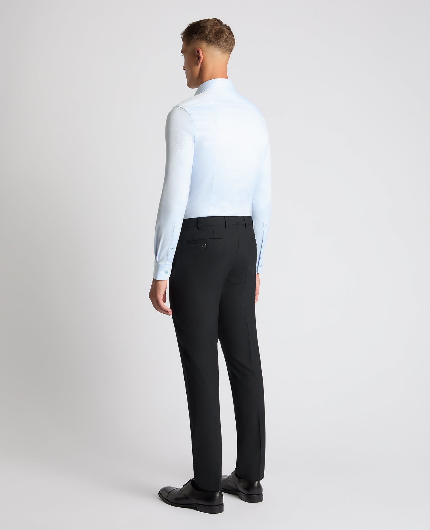 Man wearing a blue Slim Fit Cotton Stretch Jacquard Shirt