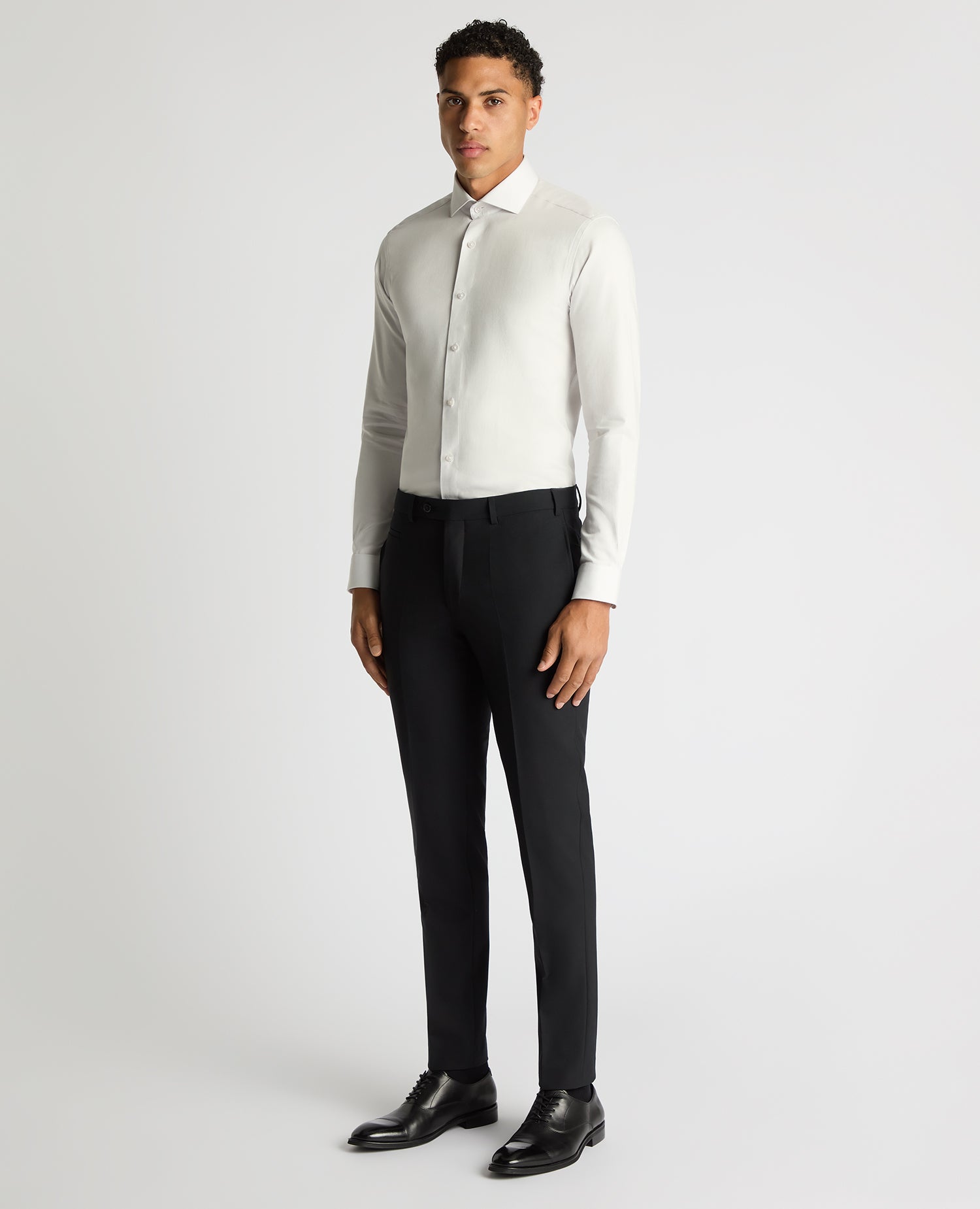 Man wearing a grey Slim Fit Cotton Twill Shirt