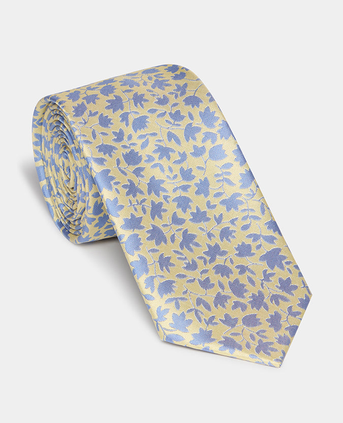 Man wearing a orange Leaf Print Tie