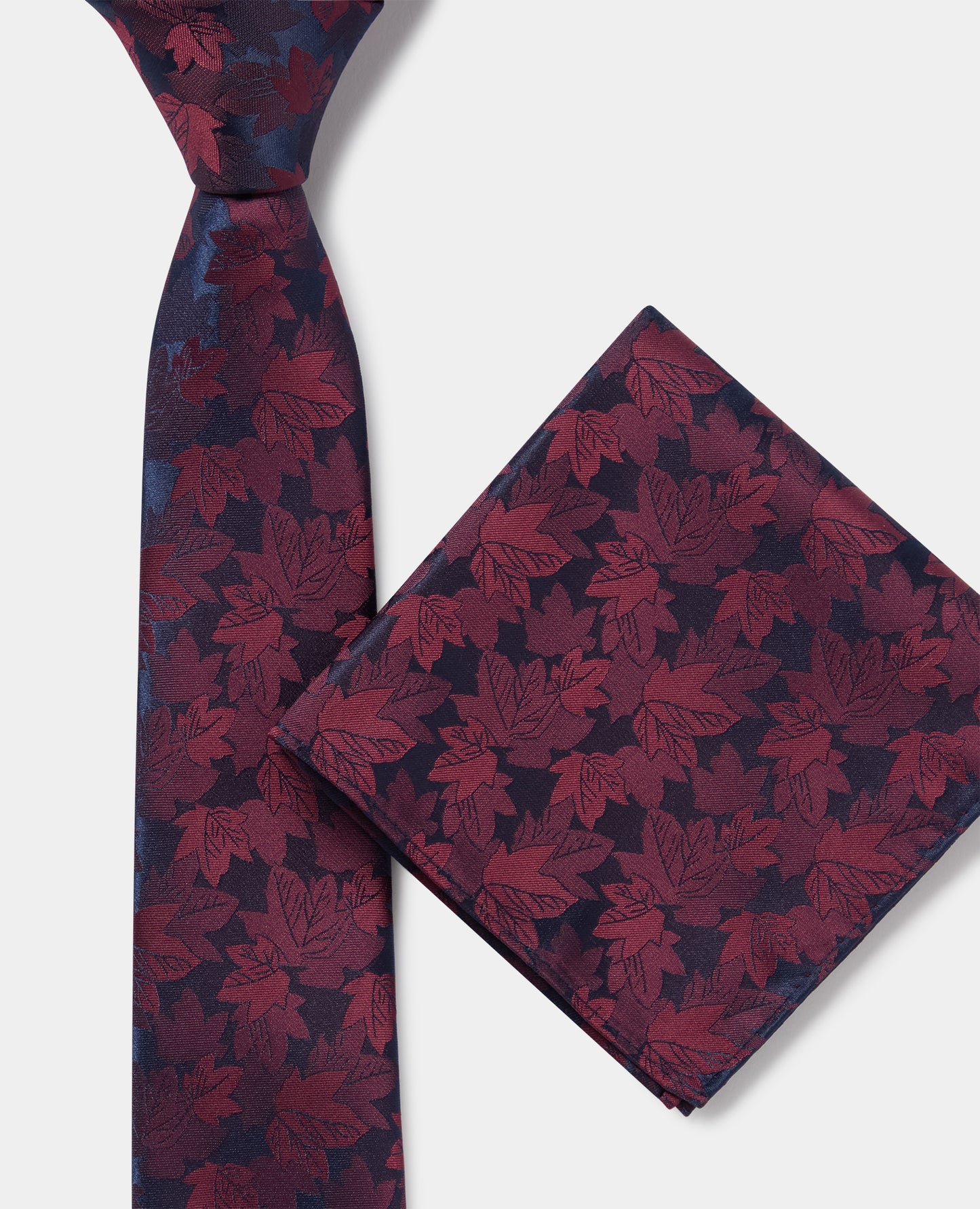Leaf Cluster Print Tie