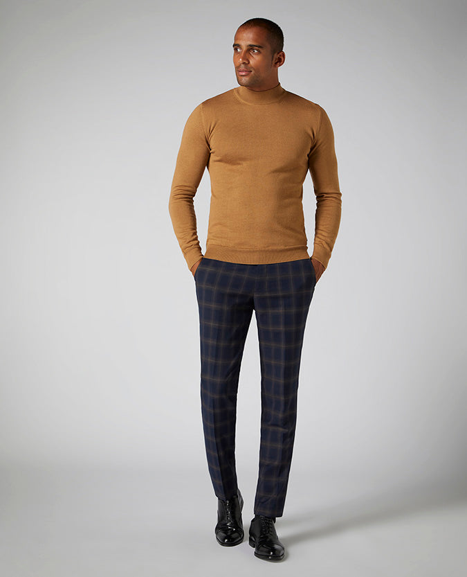 Man wearing a brown Slim Fit Merino Wool-Blend Turtle Neck Sweater