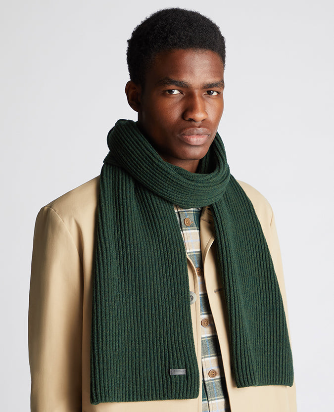 Man wearing a green Rib-Knit Wool Rich Scarf