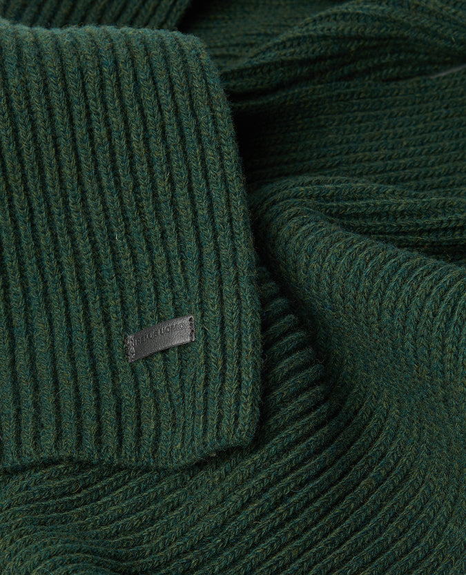 Man wearing a green Rib-Knit Wool Rich Scarf