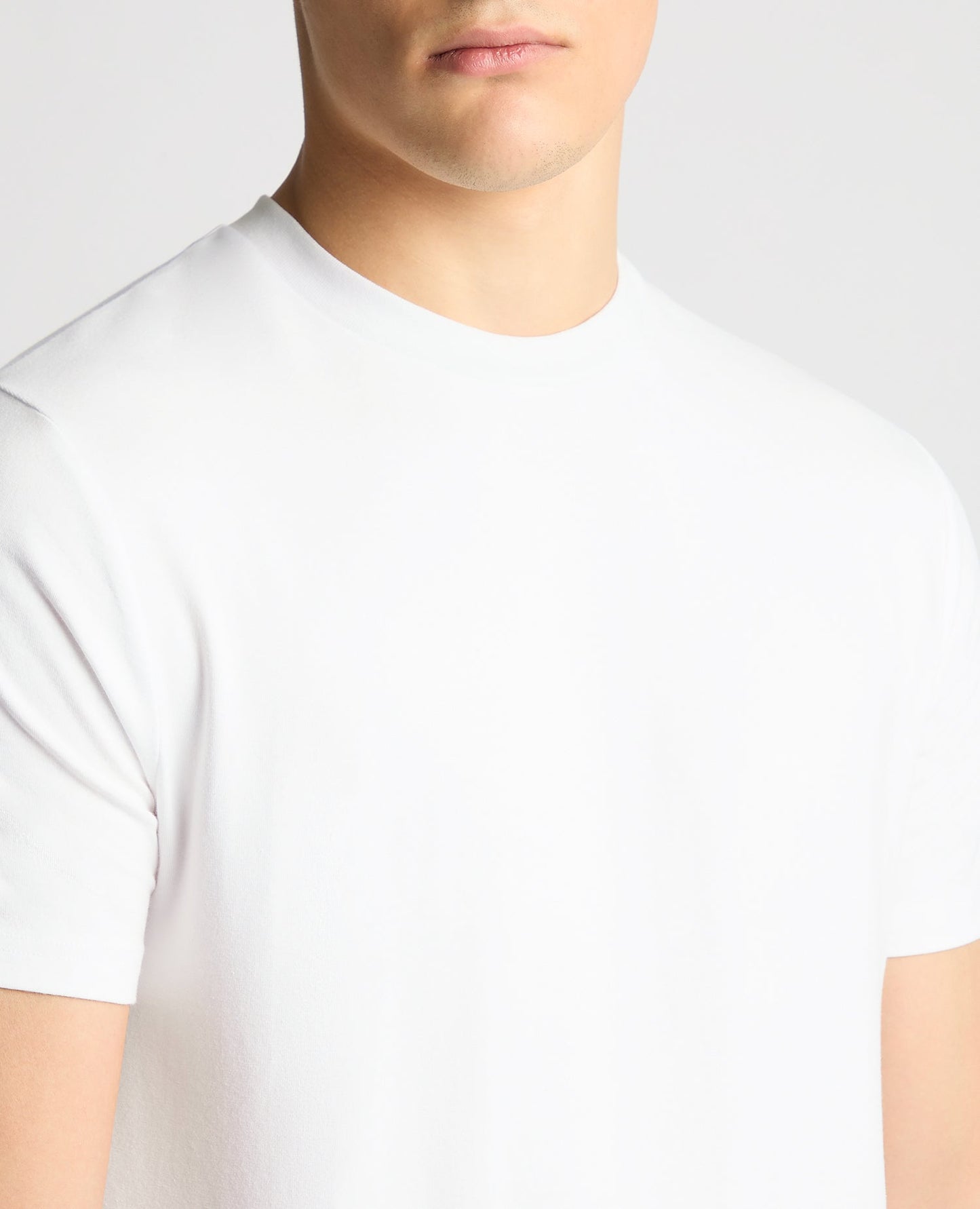 Man wearing a white Relaxed Fit Crew Neck Tencel T-Shirt