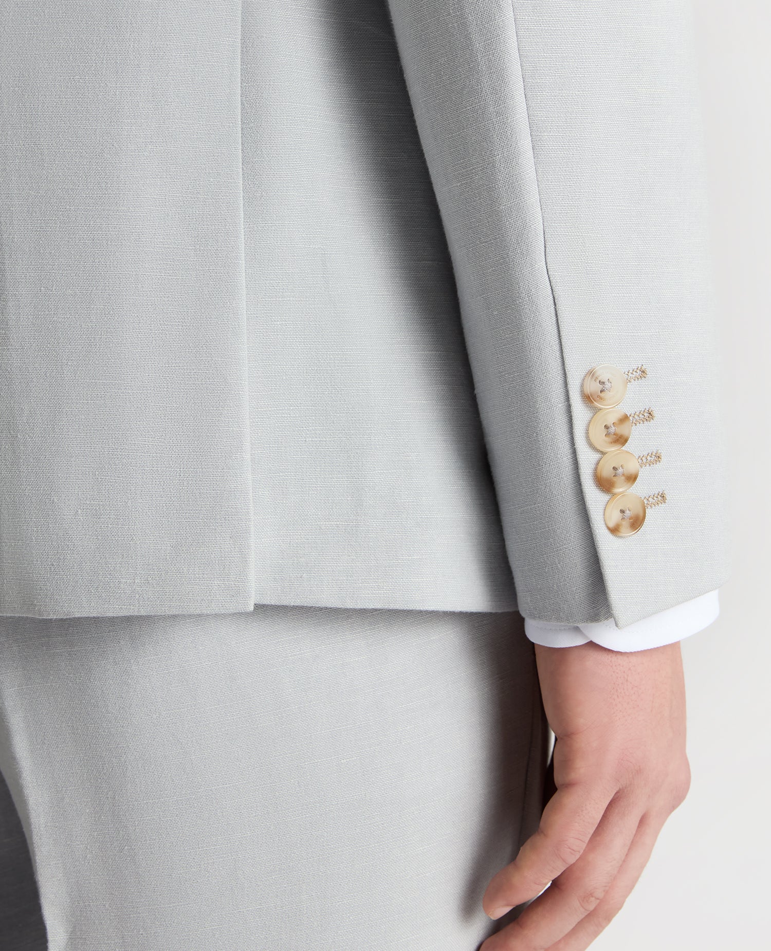 Man wearing a blue Slim Fit Linen-Blend Suit Jacket