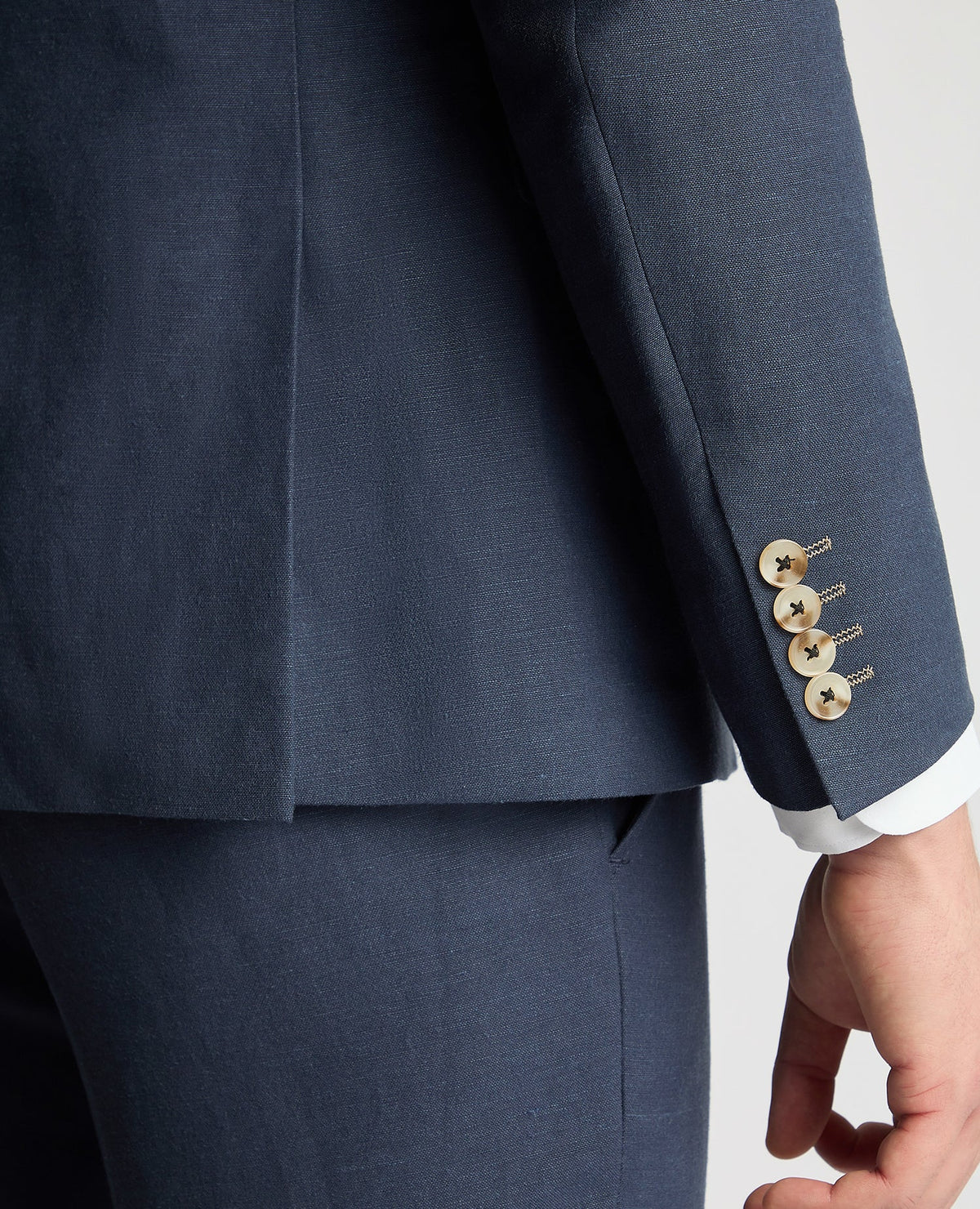 Man wearing a blue Slim Fit Linen-Blend Suit