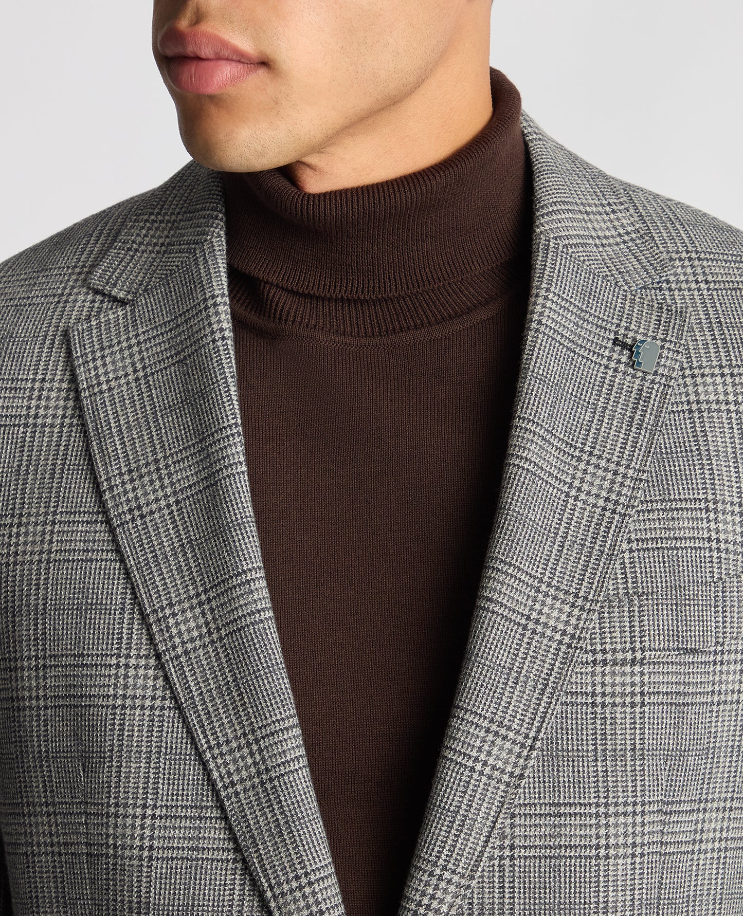 Man wearing a grey Slim Fit Checked Wool-Blend Jacket
