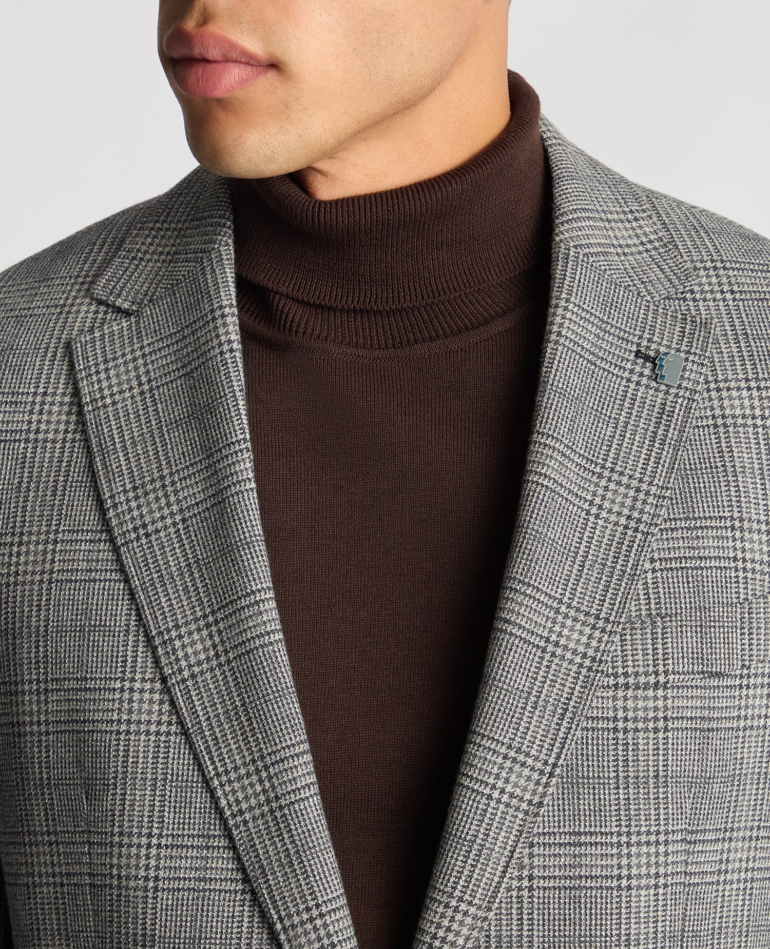 Man wearing a grey Slim Fit Checked Wool-Blend Jacket