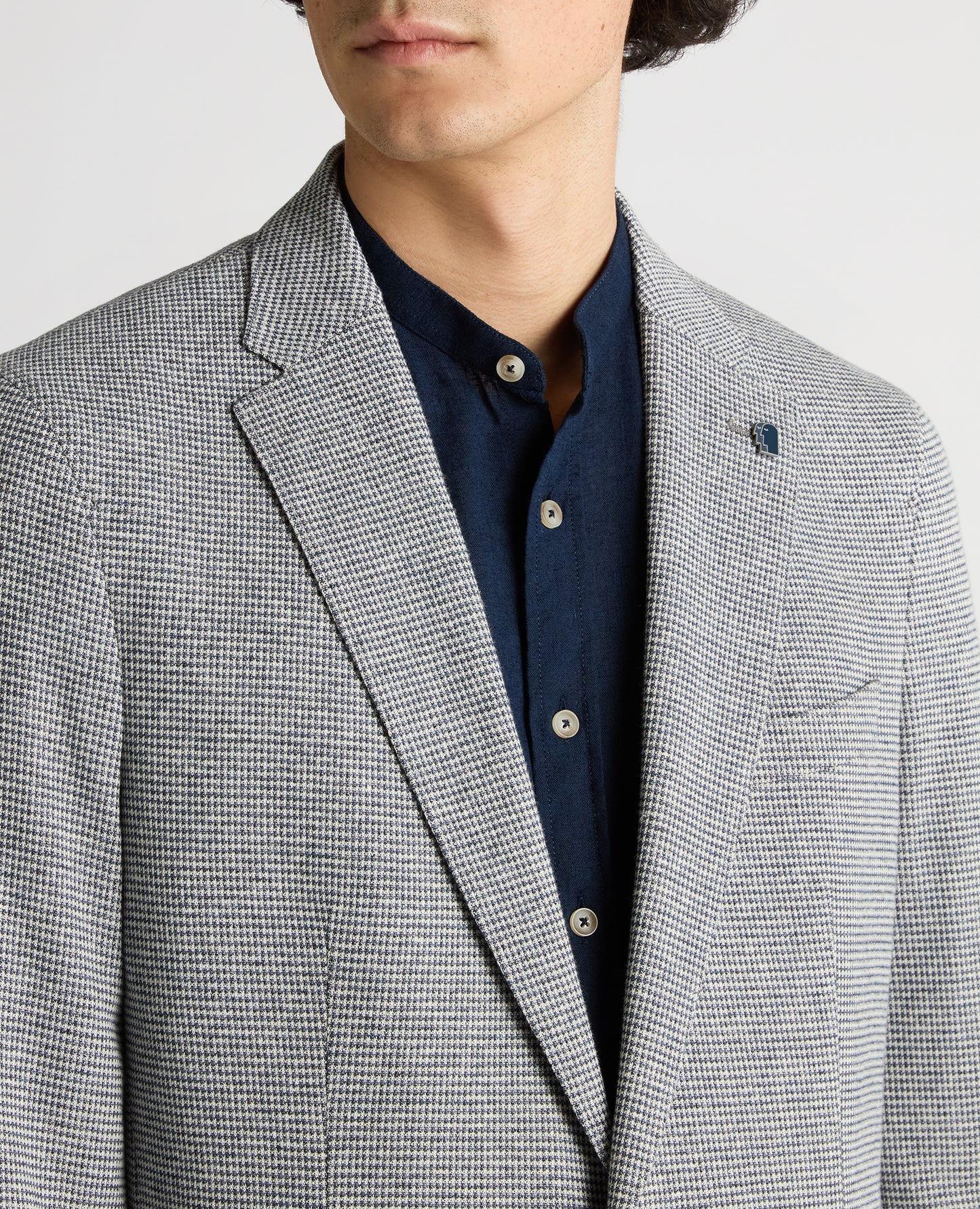 Man wearing a blue Slim Fit Cotton-Blend Stretch Jacket