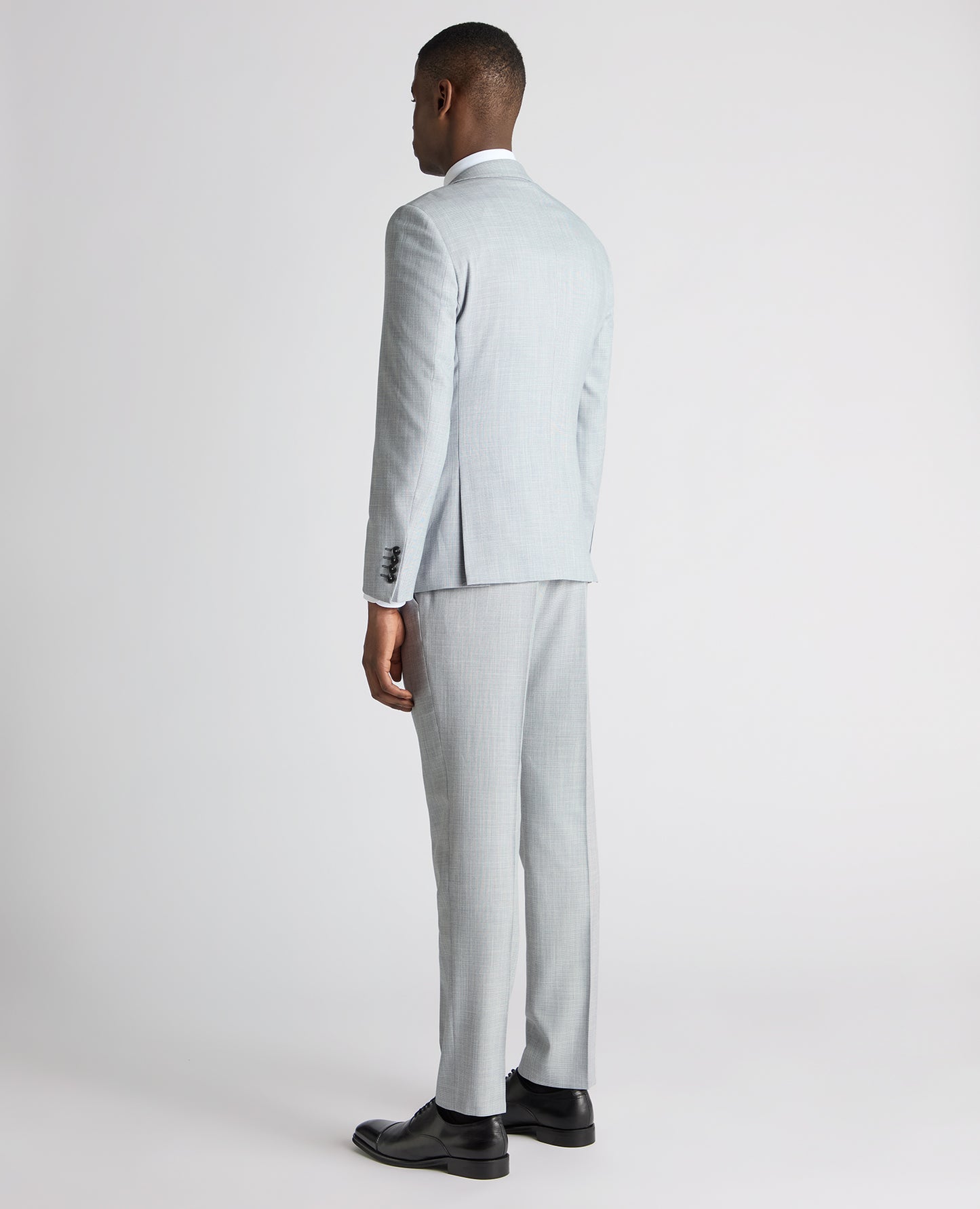 Man wearing a blue Slim Fit Micro Houndstooth Suit