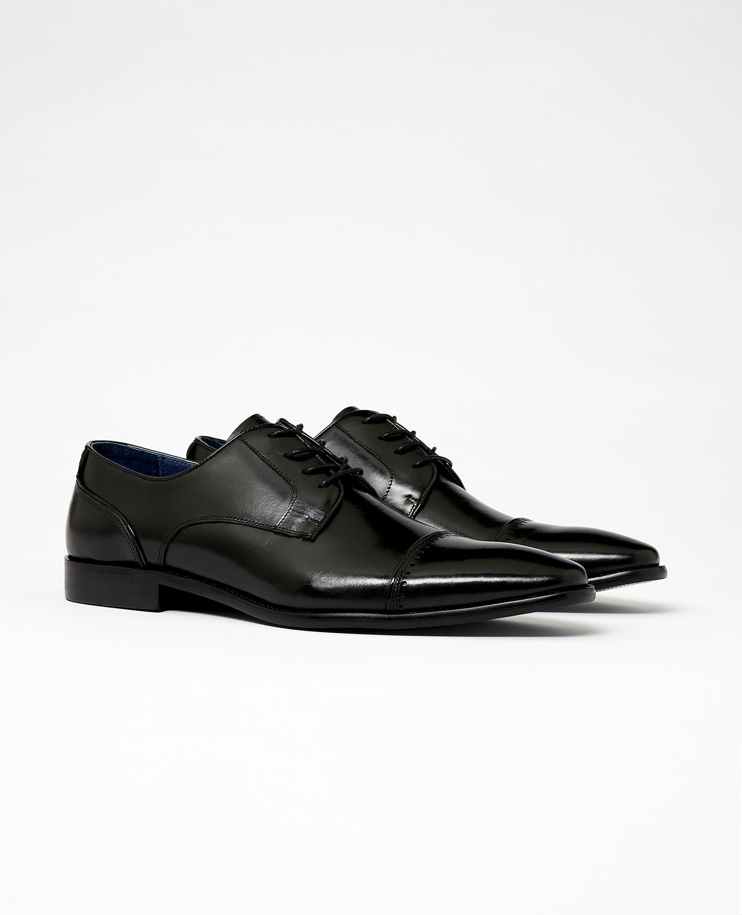 Man wearing a black Leather Bonucci Shoe