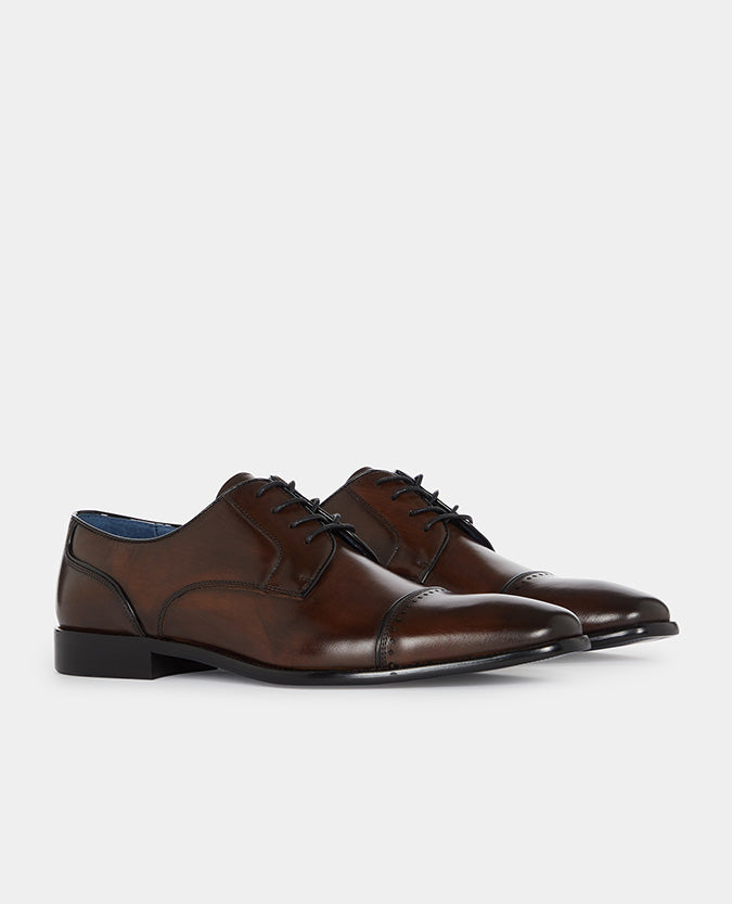Man wearing a brown Leather Bonucci Shoe