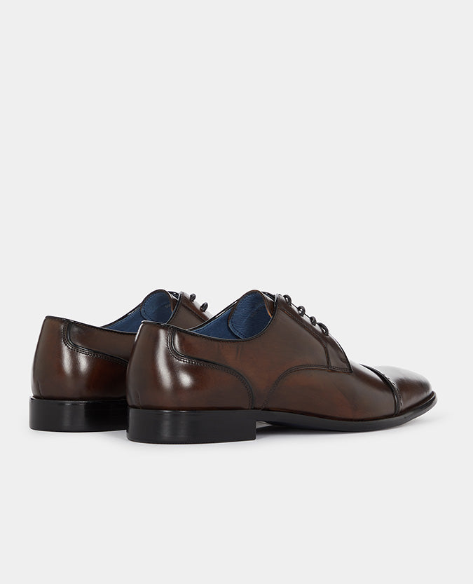Man wearing a brown Leather Bonucci Shoe