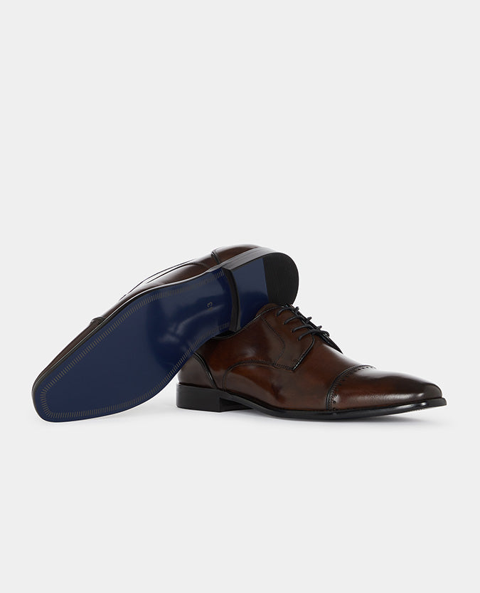 Man wearing a brown Leather Bonucci Shoe