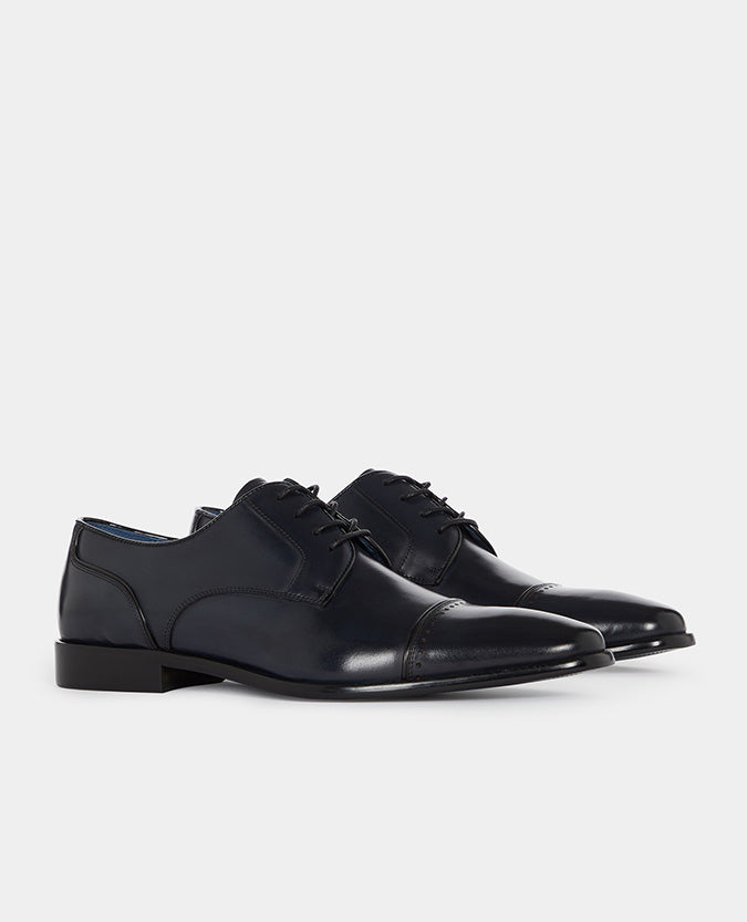 Man wearing a navy Leather Bonucci Shoe
