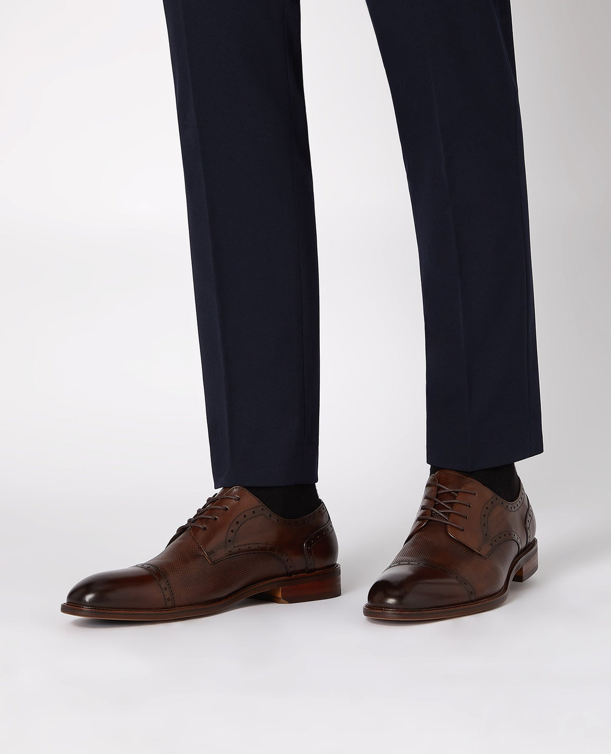 Man wearing a orange Leather Derby Shoe
