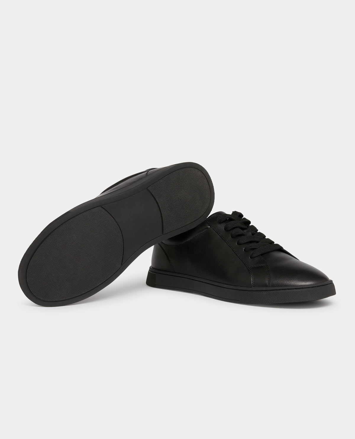 Man wearing a White Shoe