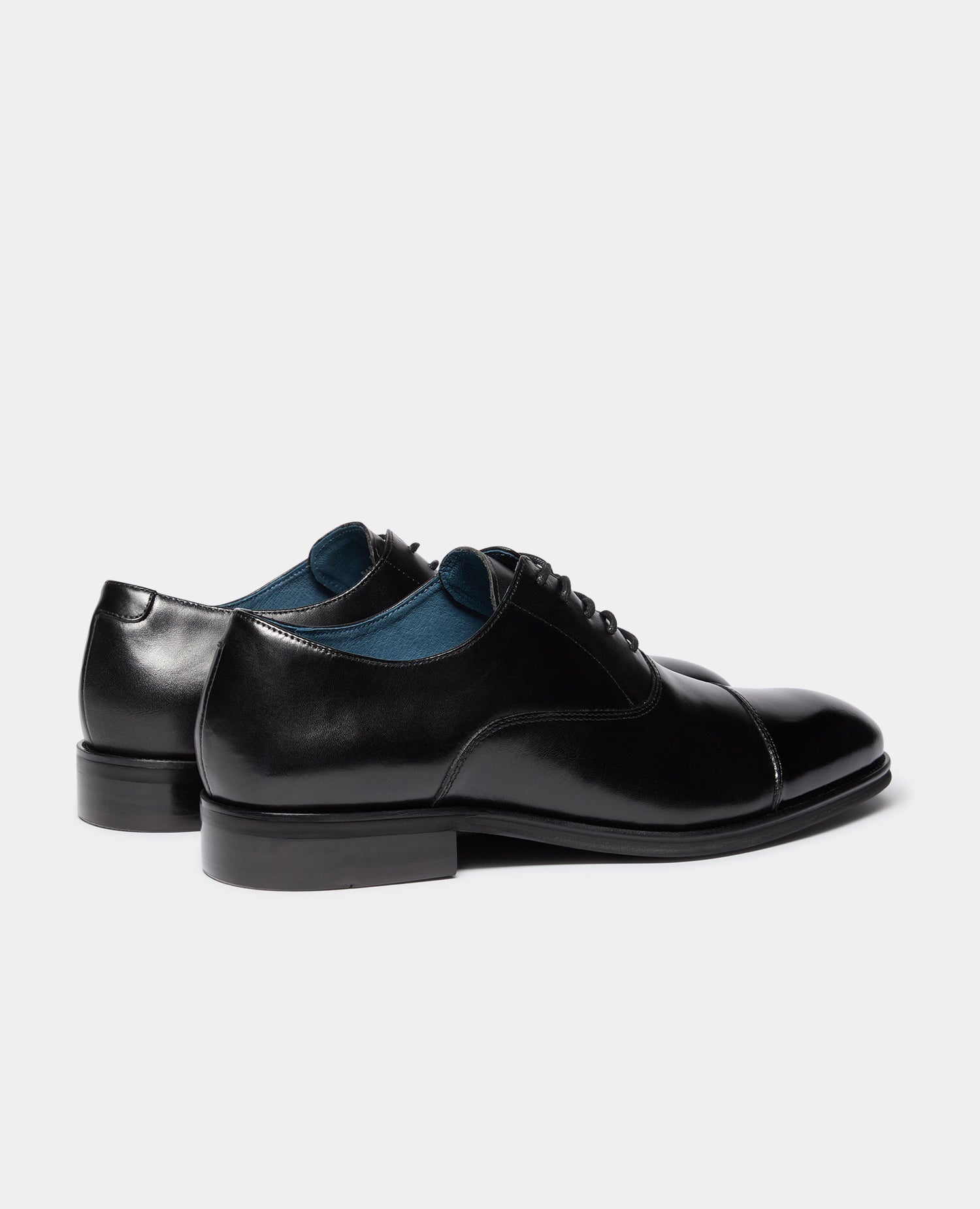 Man wearing a black Leather Garda Shoe
