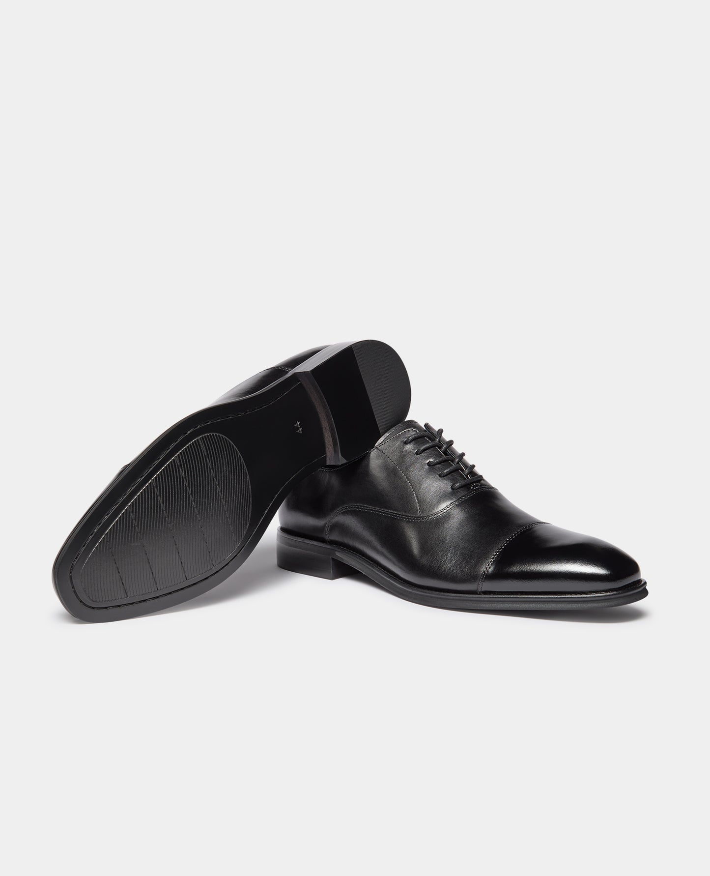 Man wearing a black Leather Garda Shoe