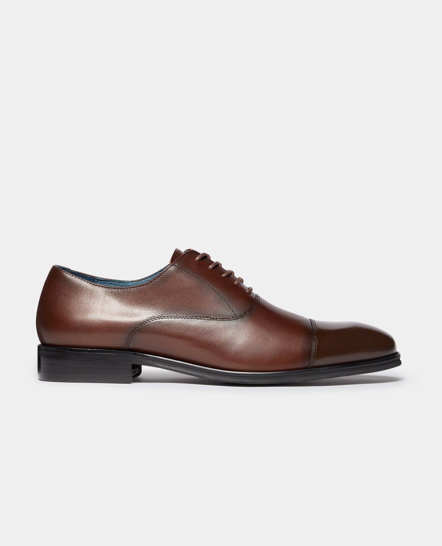 Man wearing a brown Leather Garda Shoe